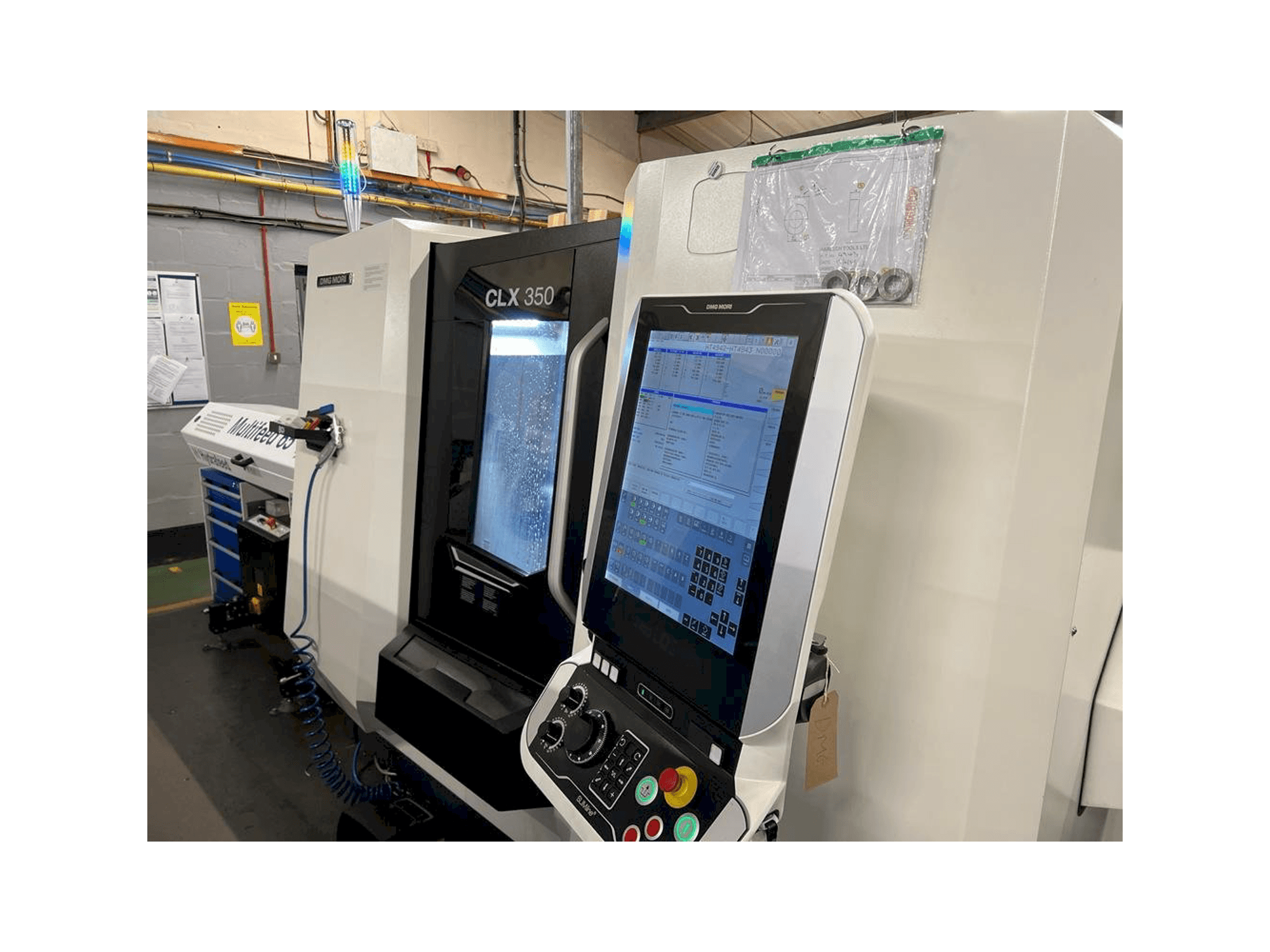 Vista frontale della macchina DMG MORI CLX 350