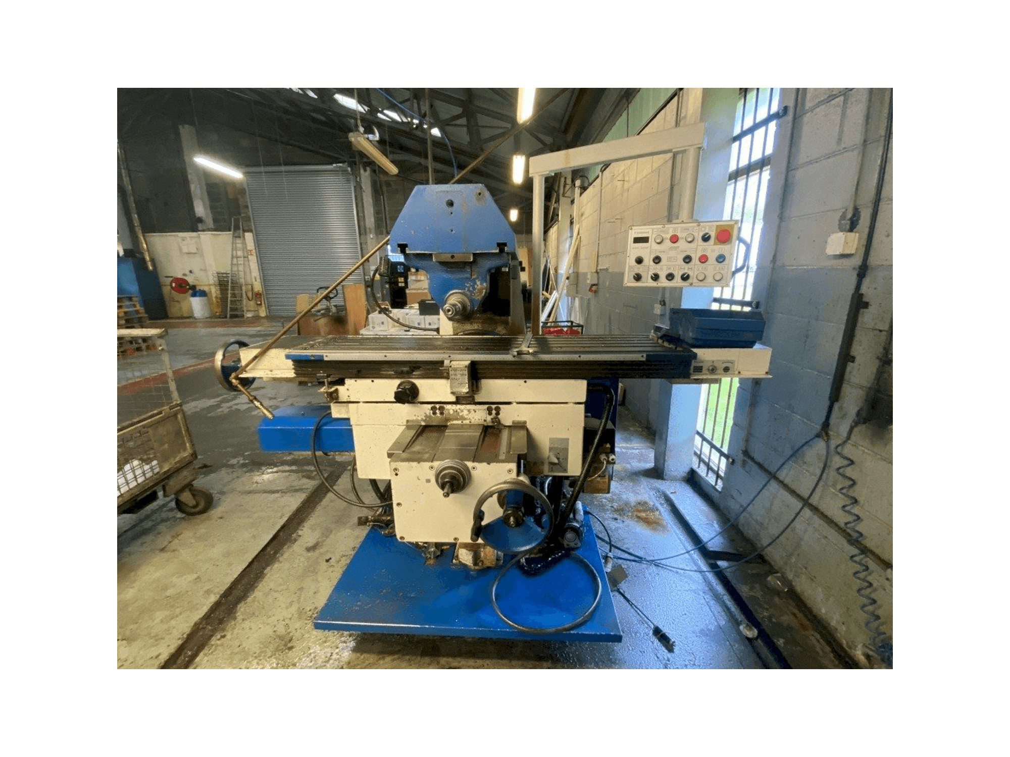 Vista frontale della macchina TOS Olomouc FGU 32