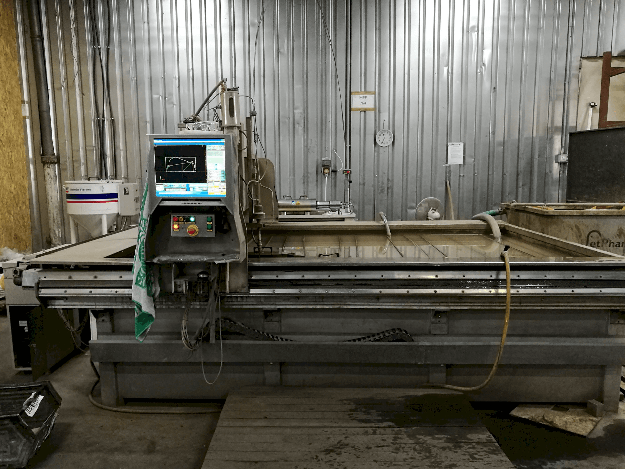 Vista frontale della macchina KMT SLV 50 CLSC