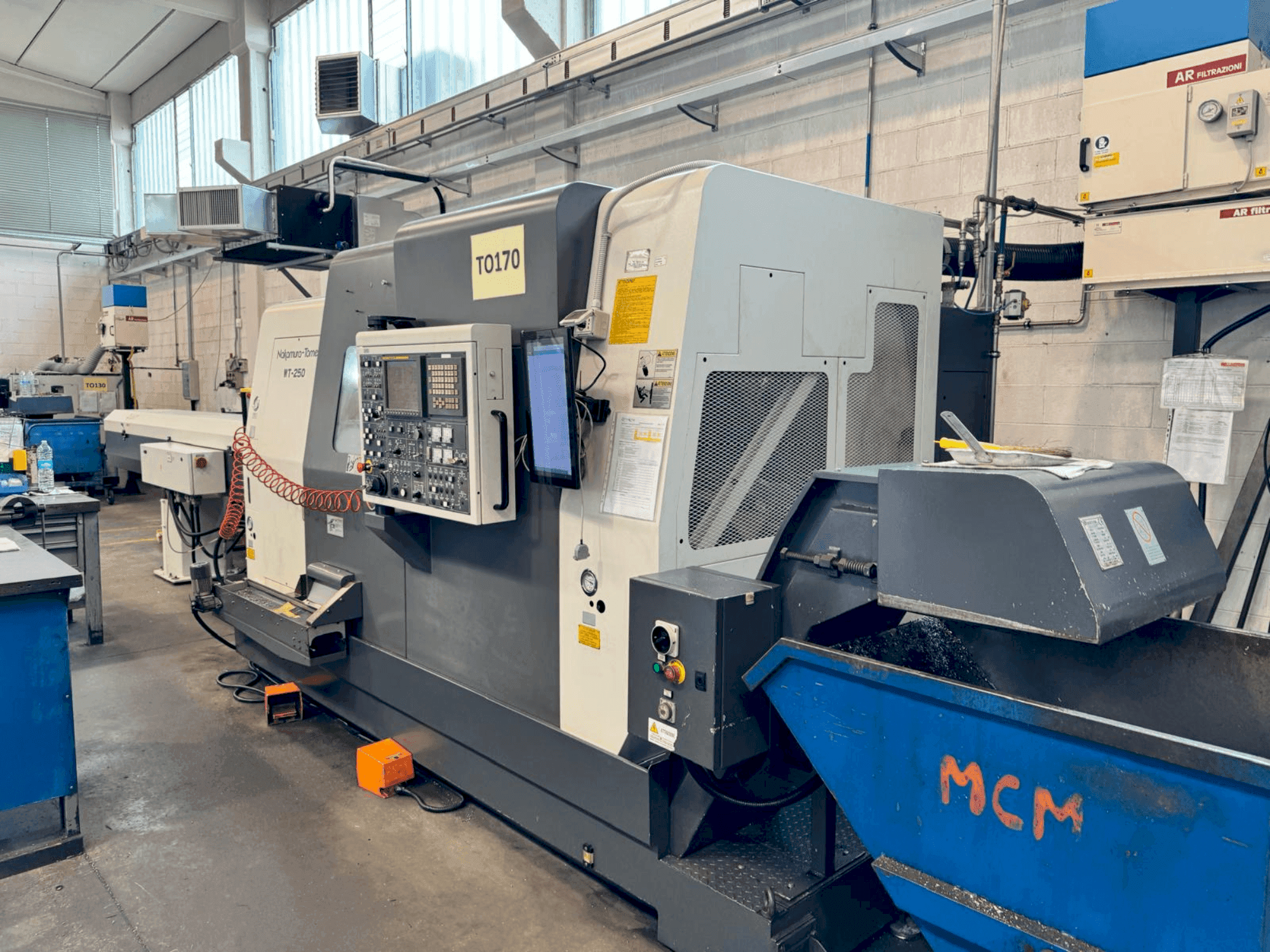 Vista frontale della macchina NAKAMURA WT 250