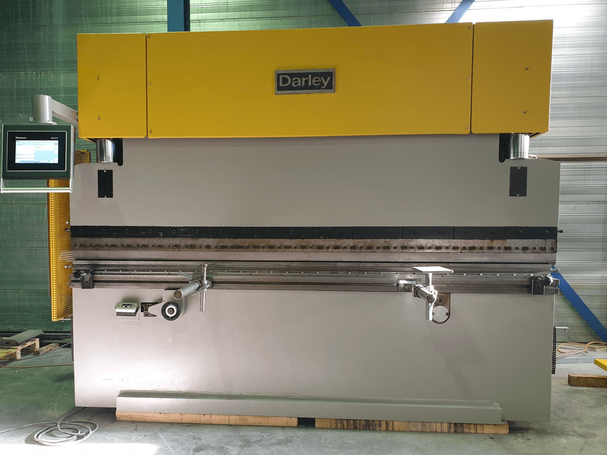 Vista frontale della macchina Darley EHP 80 31/25