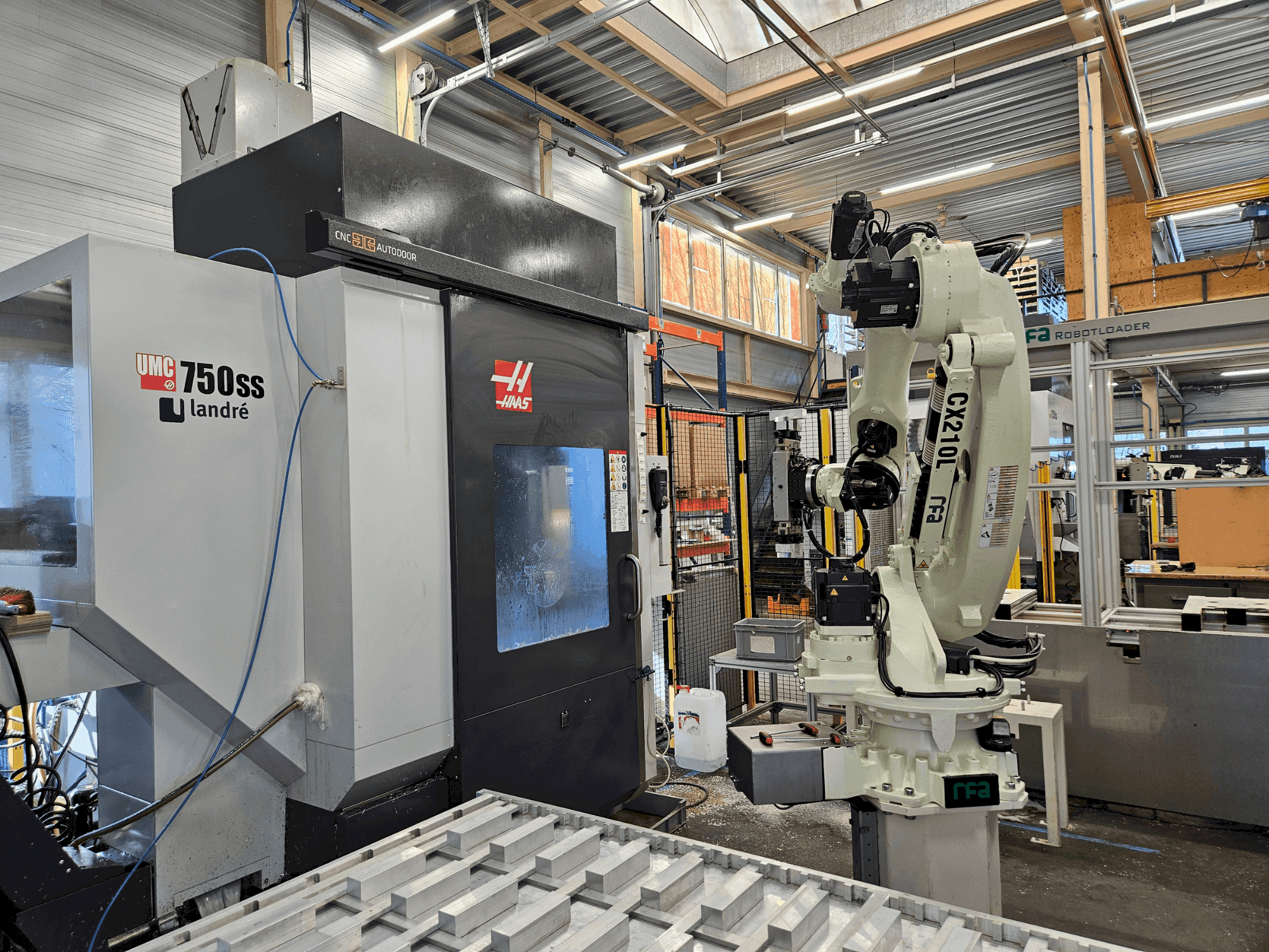 Vista frontale della macchina HAAS UMC-750SS