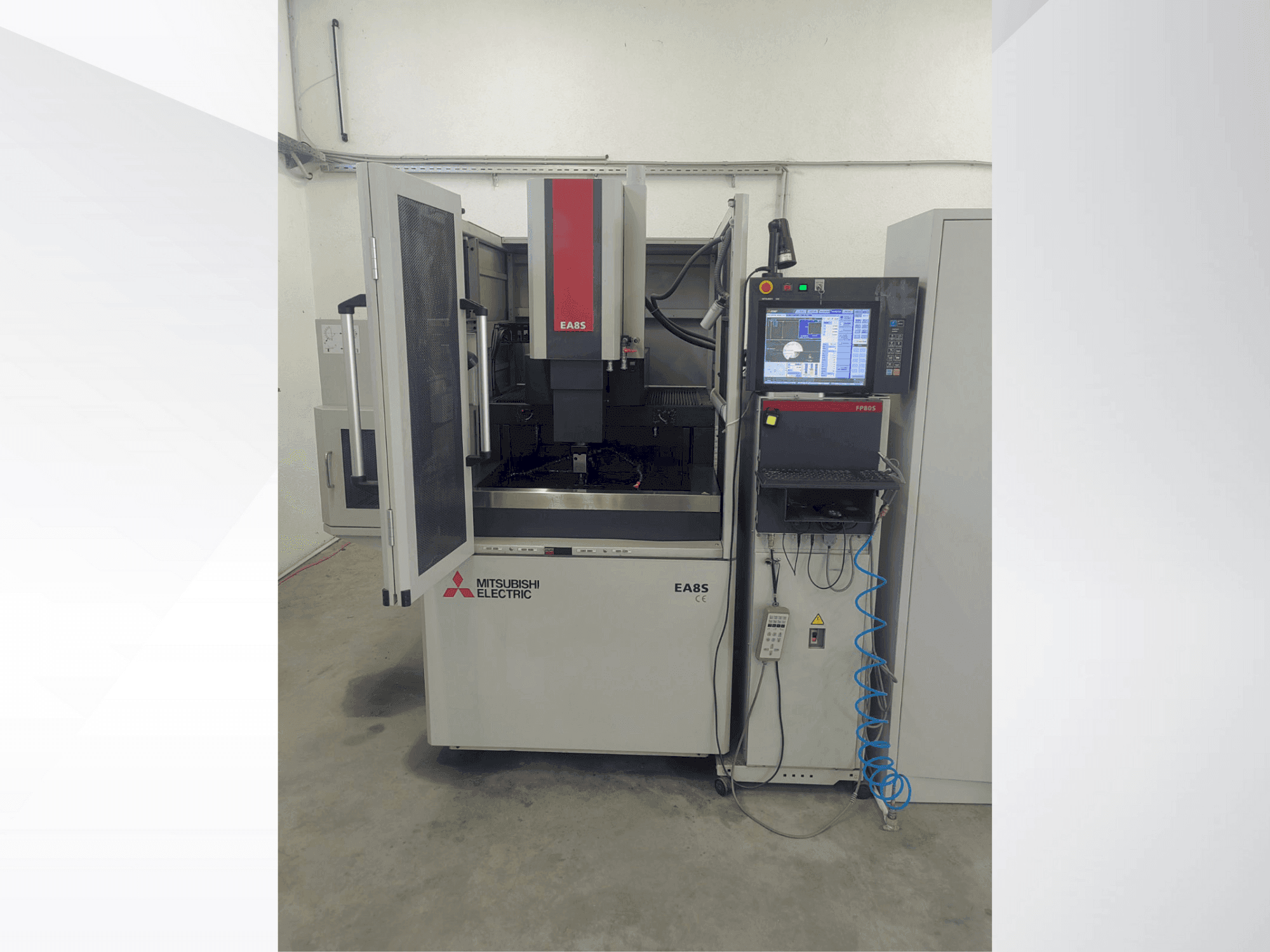 Vista frontale della macchina Mitsubishi Electric EA8S
