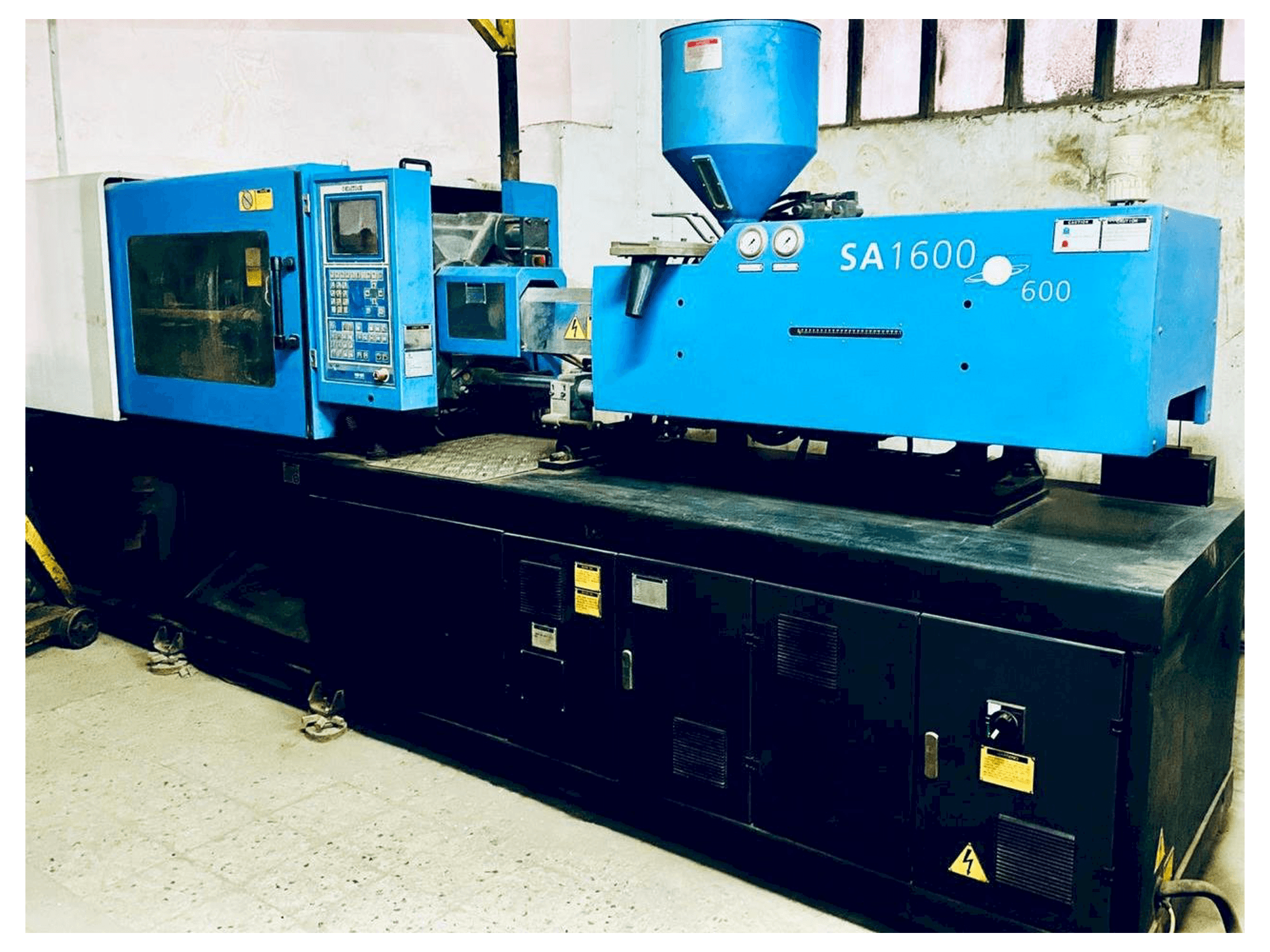 Vista frontale della macchina HAITIAN SA 1600-600