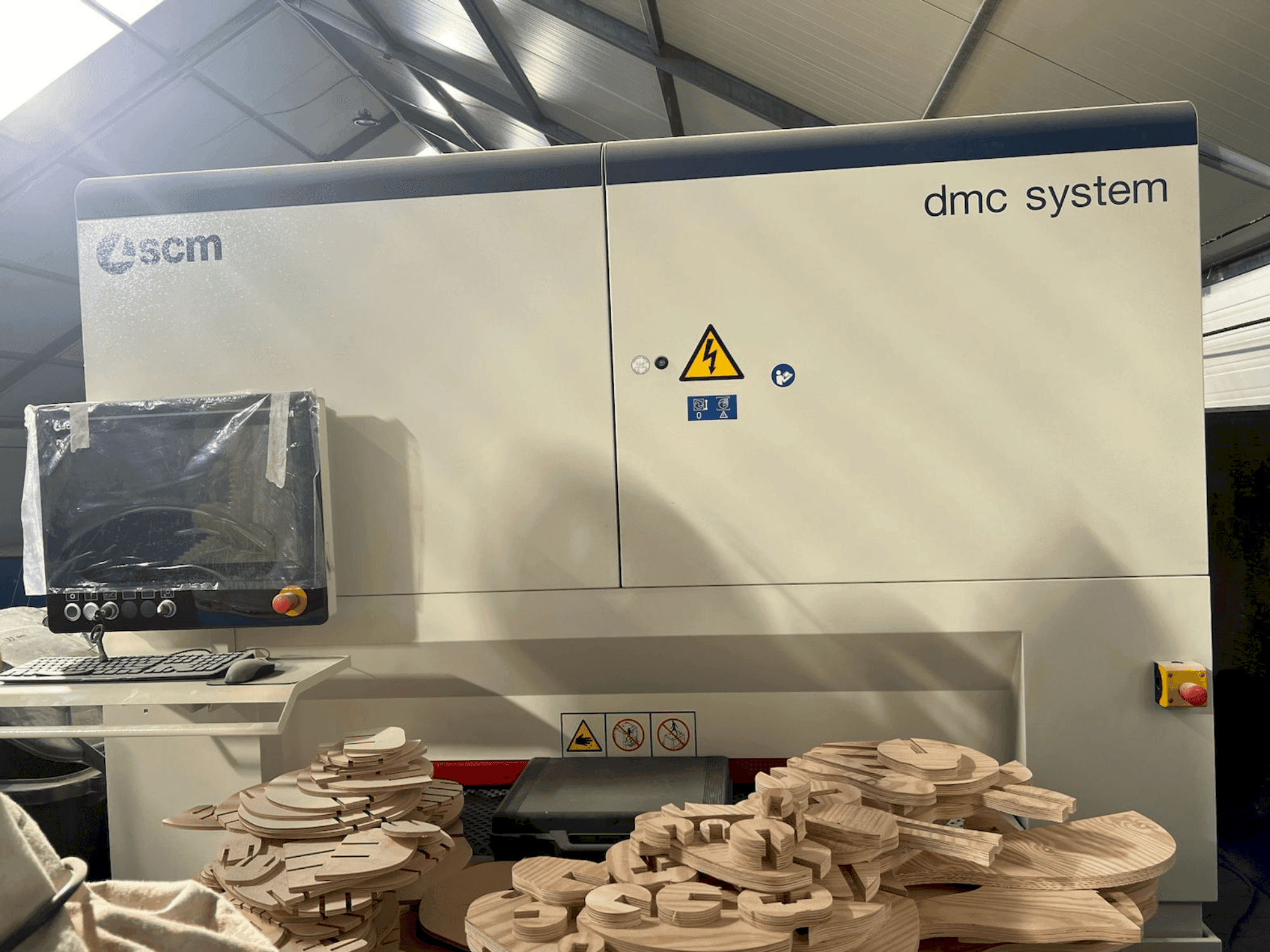 Vista frontale della macchina SCM DMC SYSTEM