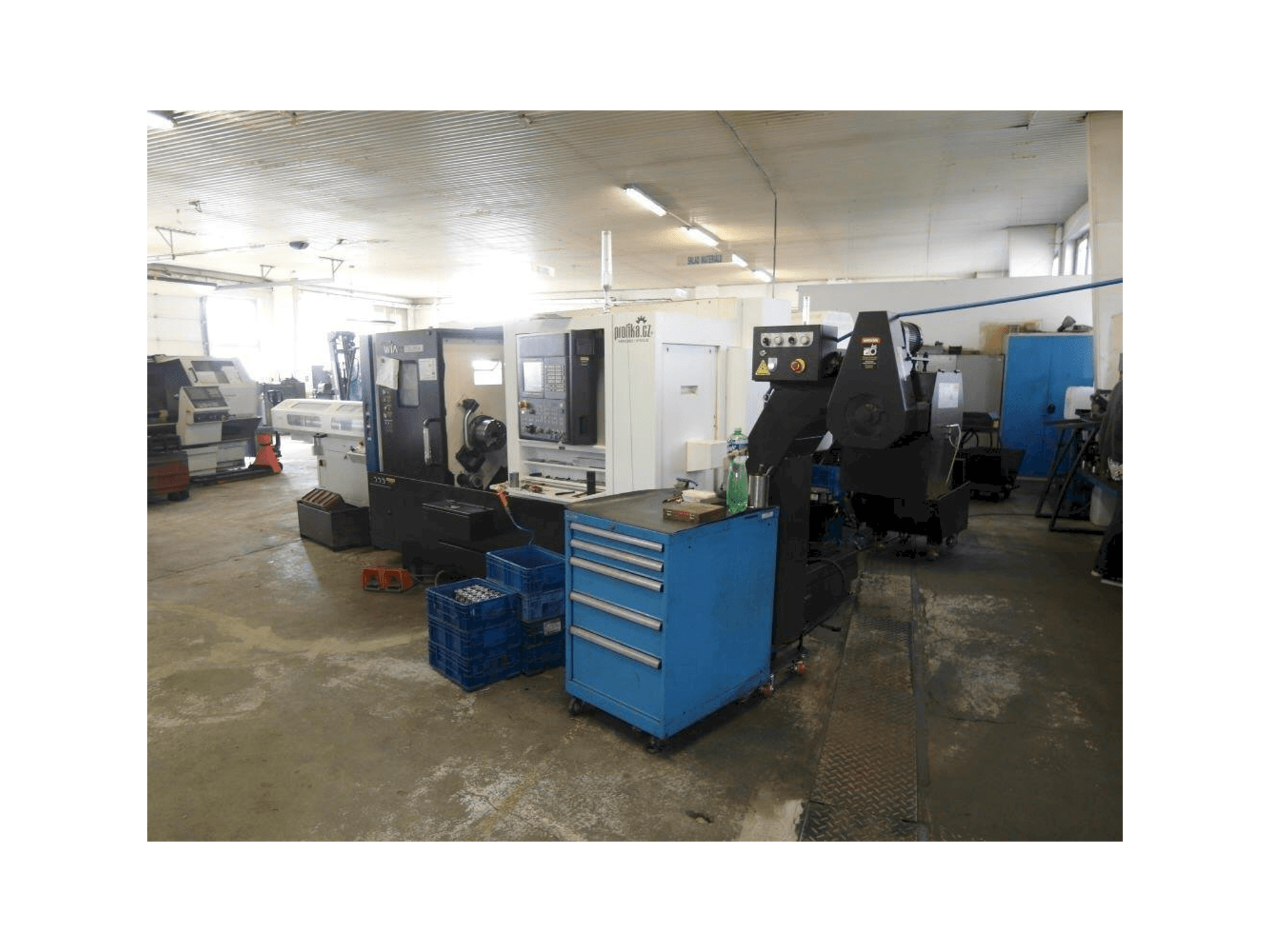 Vista frontale della macchina Hyundai Wia L230LMSA