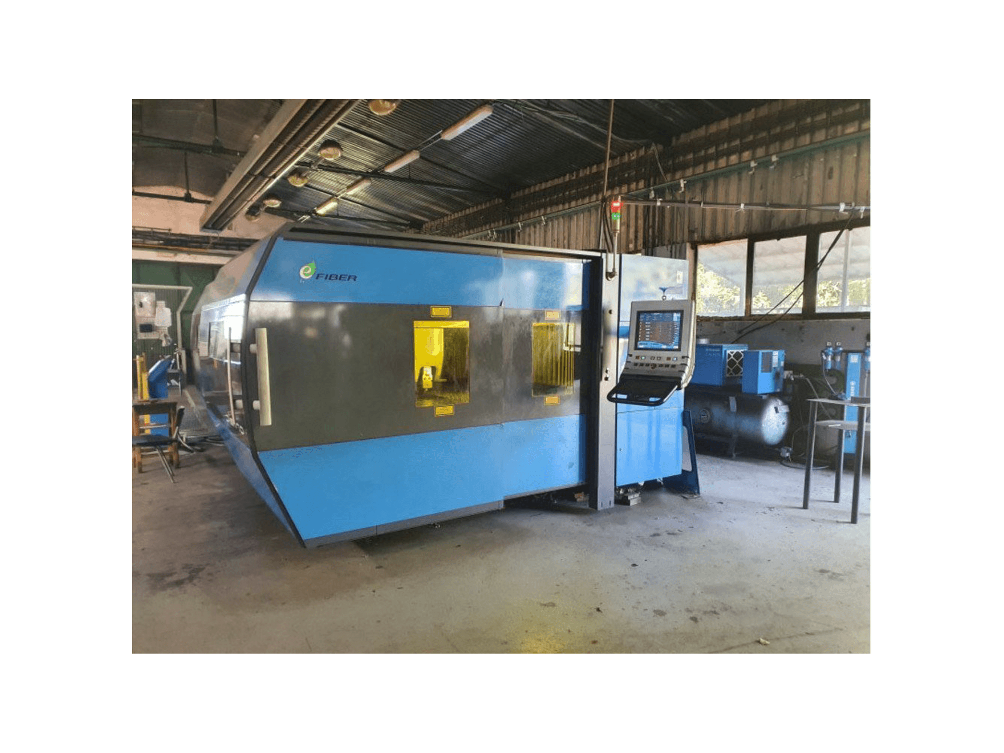 Vista frontale della macchina Prima Power Platino Fiber