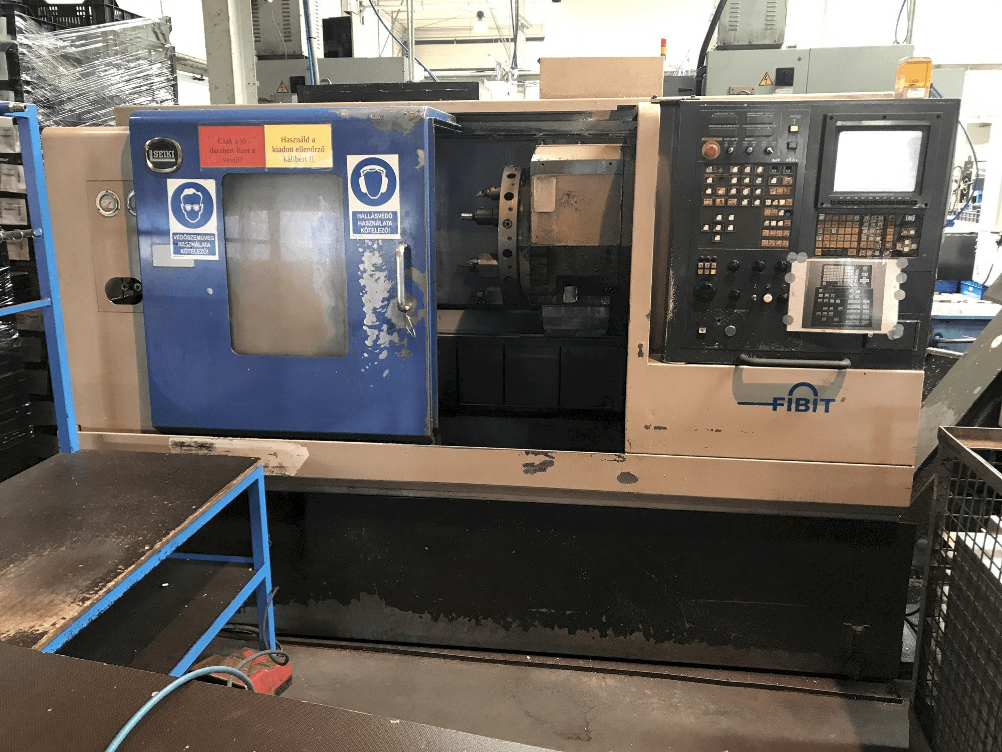 Vista frontale della macchina HITACHI SEIKI HT20RIII