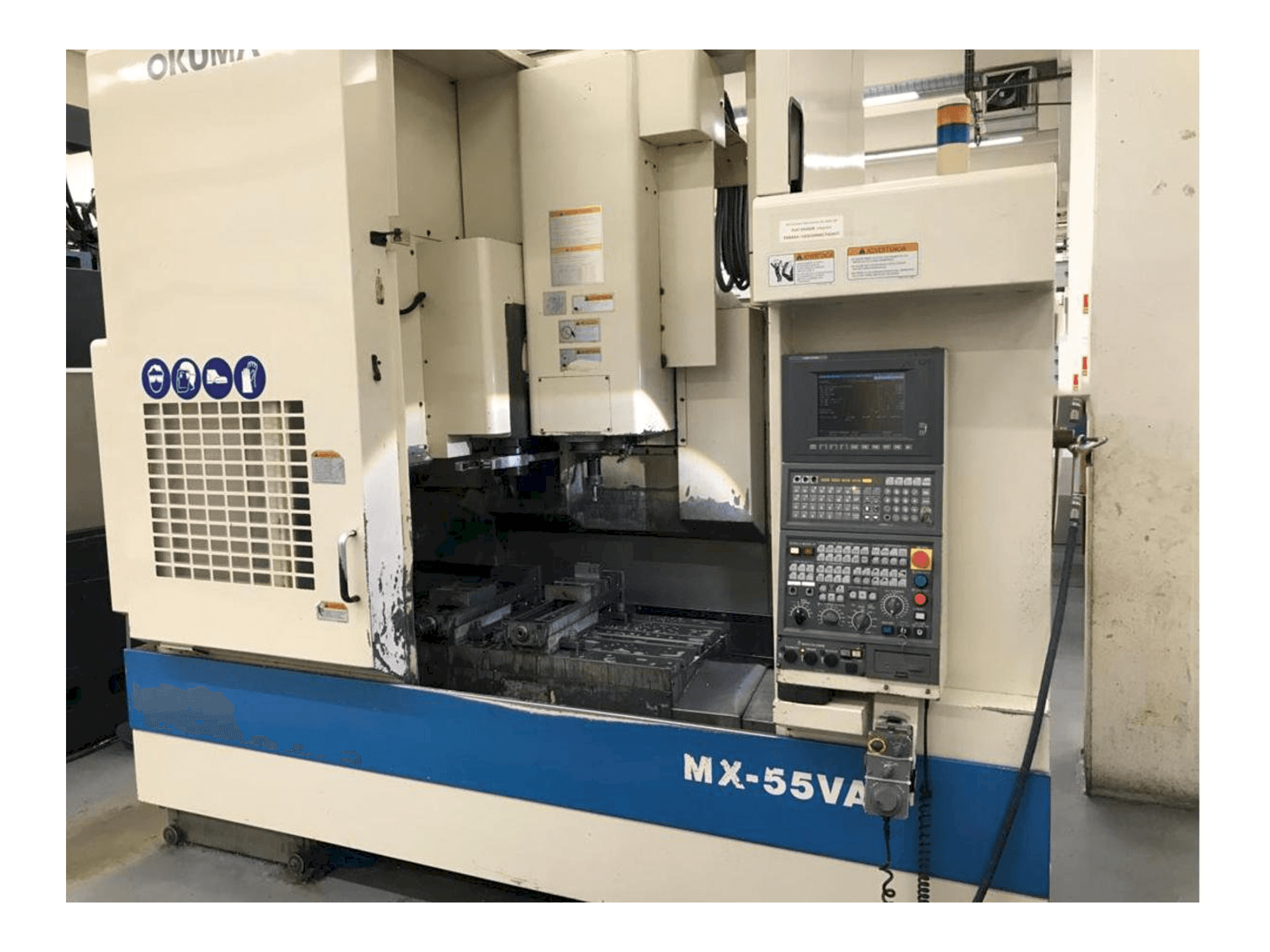 Vista frontale della macchina Okuma MX55