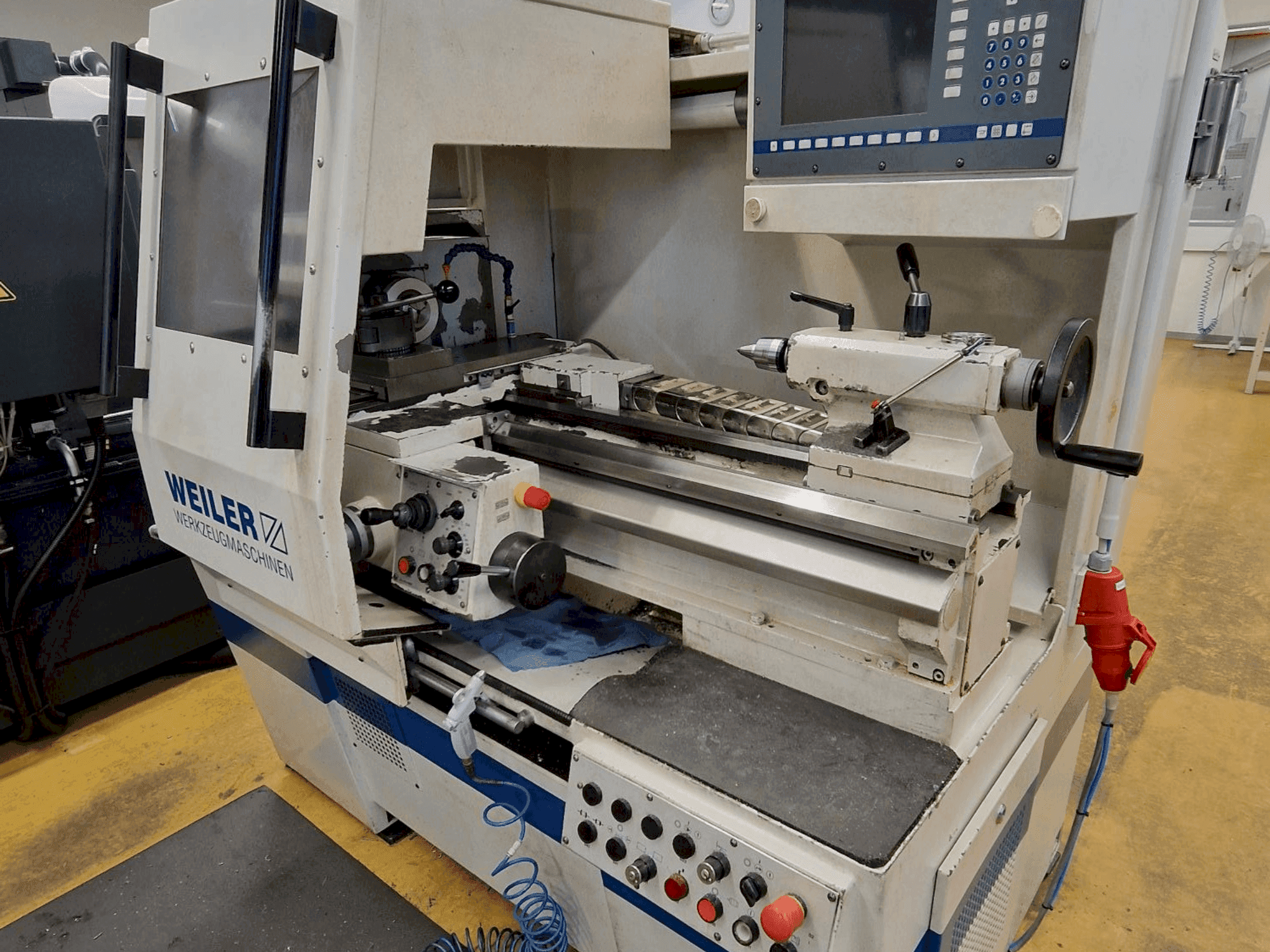 Vista frontale della macchina Weiler E30