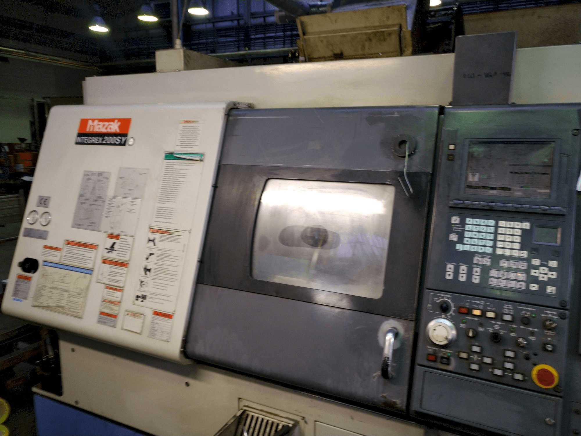 Vista frontale della macchina Mazak INTEGREX 200 SY