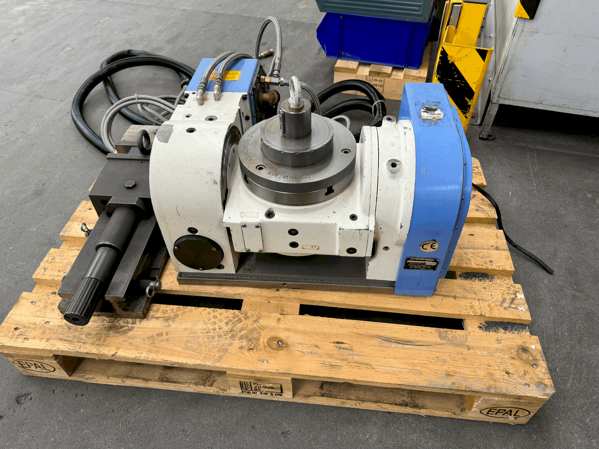 Vista frontale della macchina KITAGAWA TT251 HYY01 - NC ROTARY TABLE (2005)