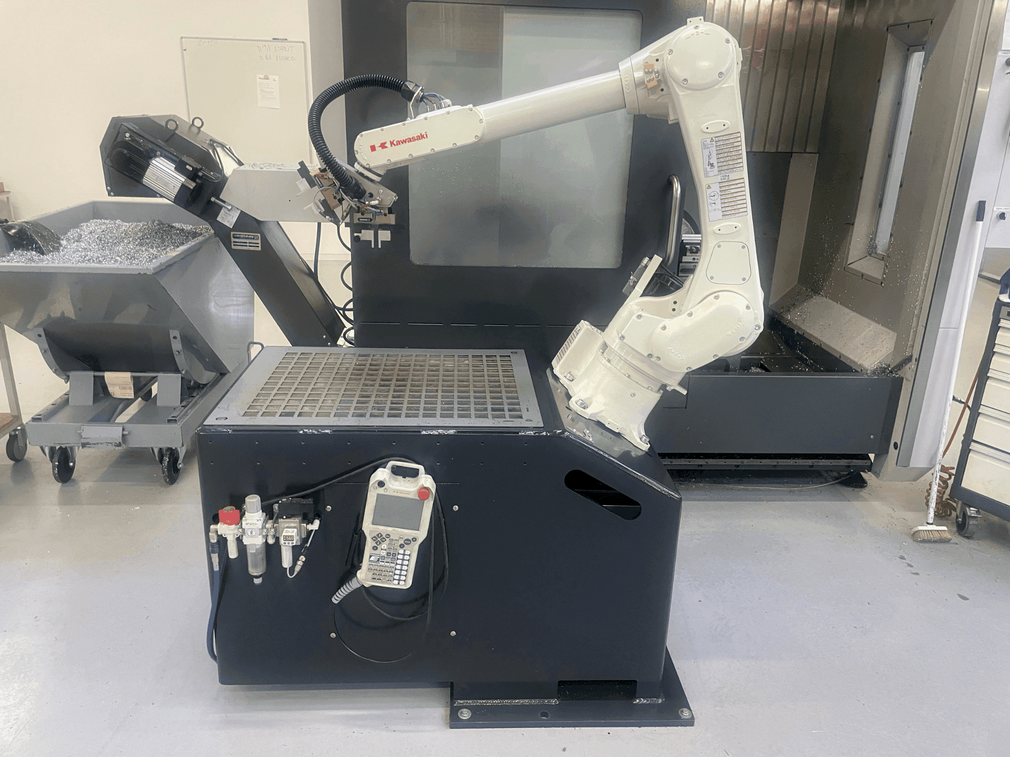 Vista frontale della macchina Kawasaki RS006L