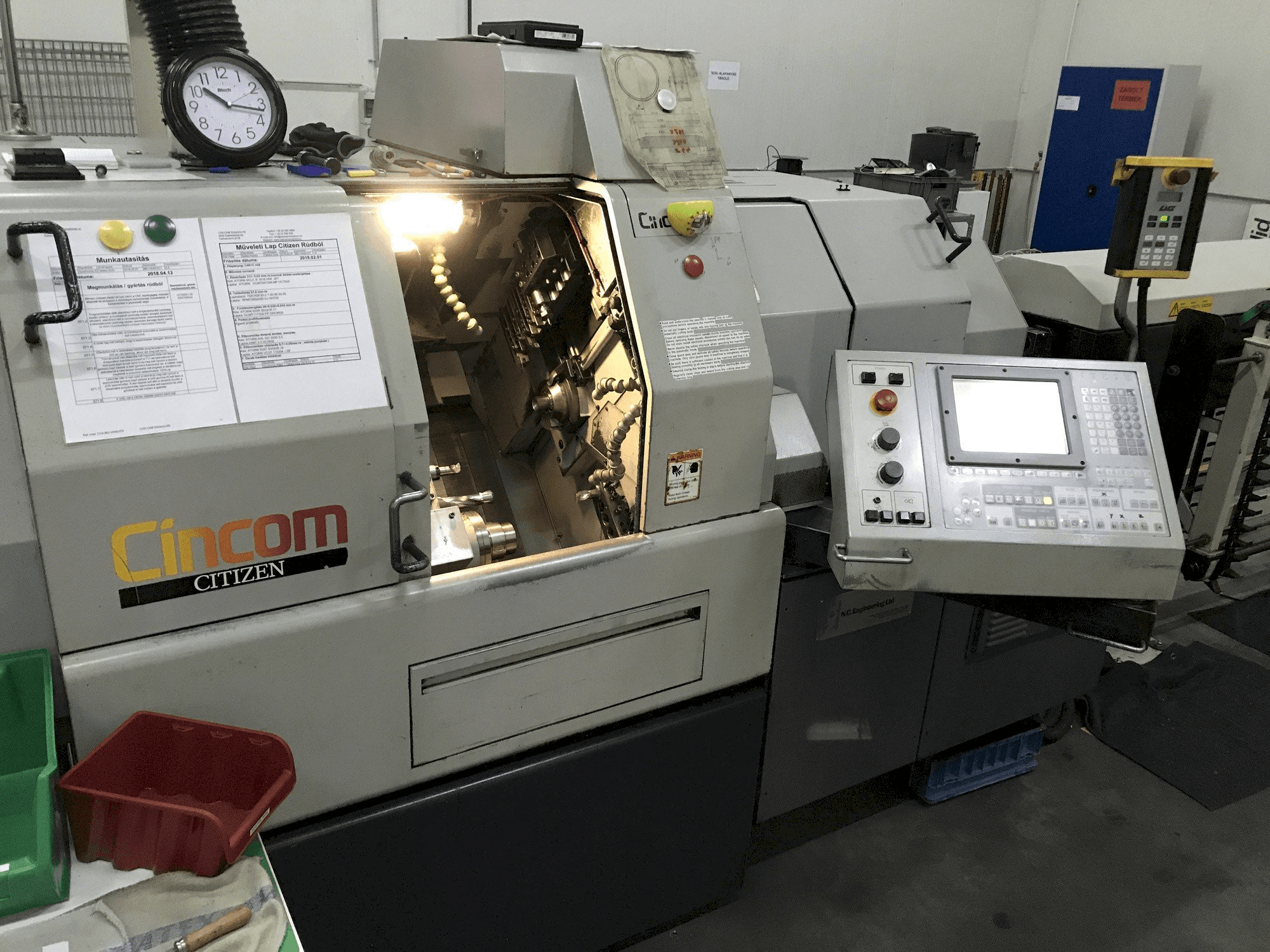 Vista frontale della macchina Citizen Cincom L32