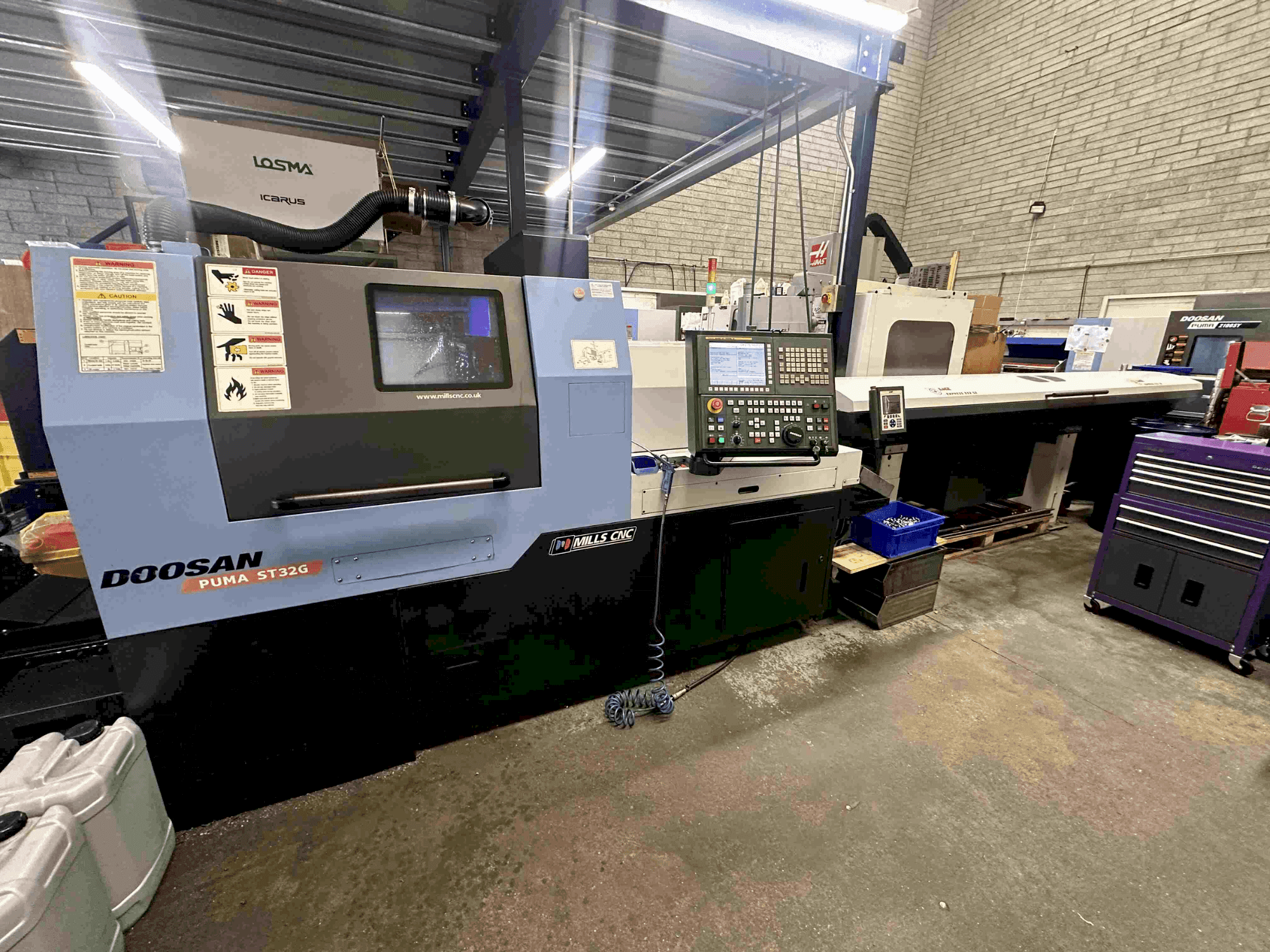 Vista frontale della macchina DOOSAN Puma ST32G