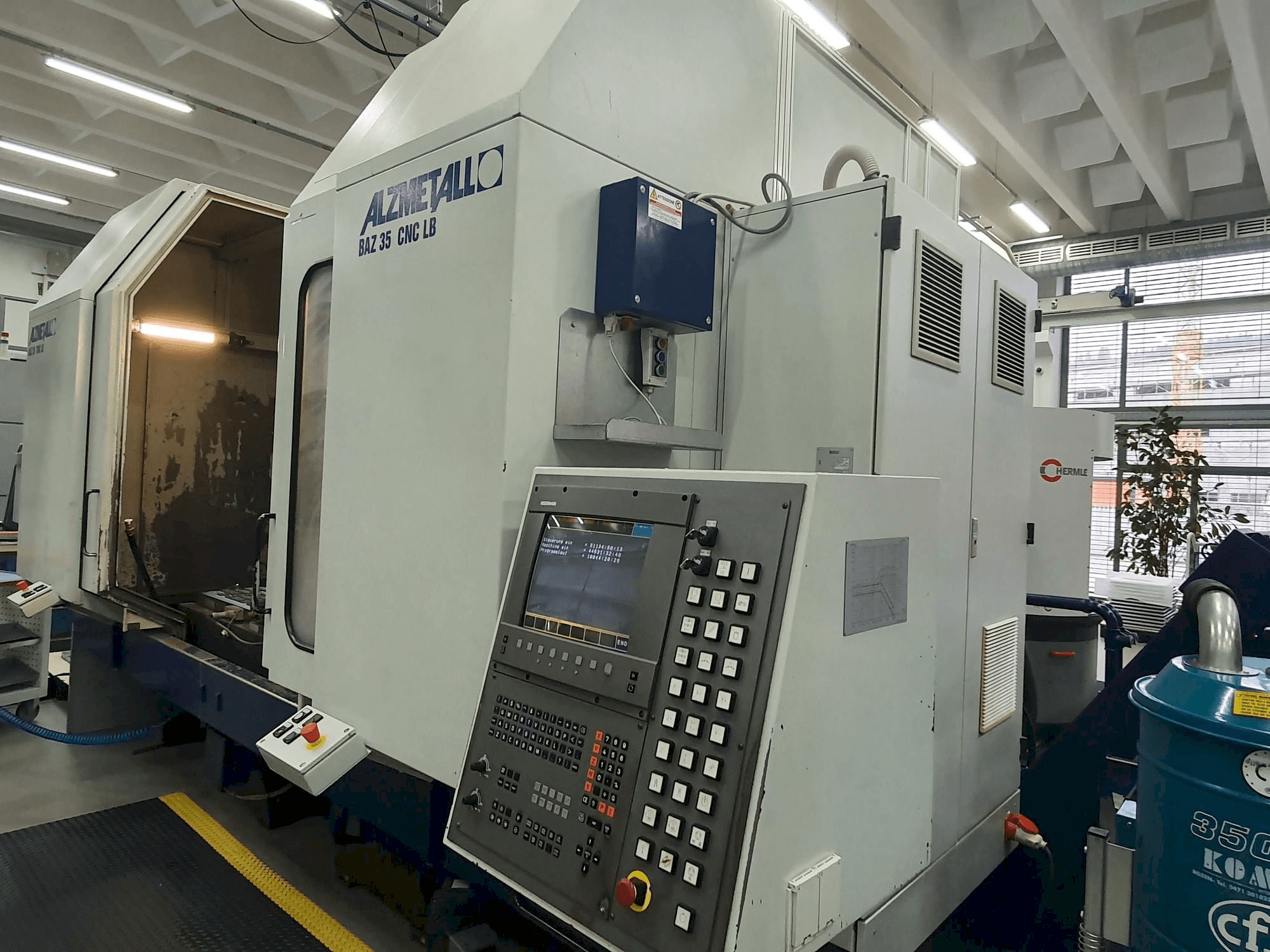 Vista frontale della macchina Alzmetall BAZ35LB
