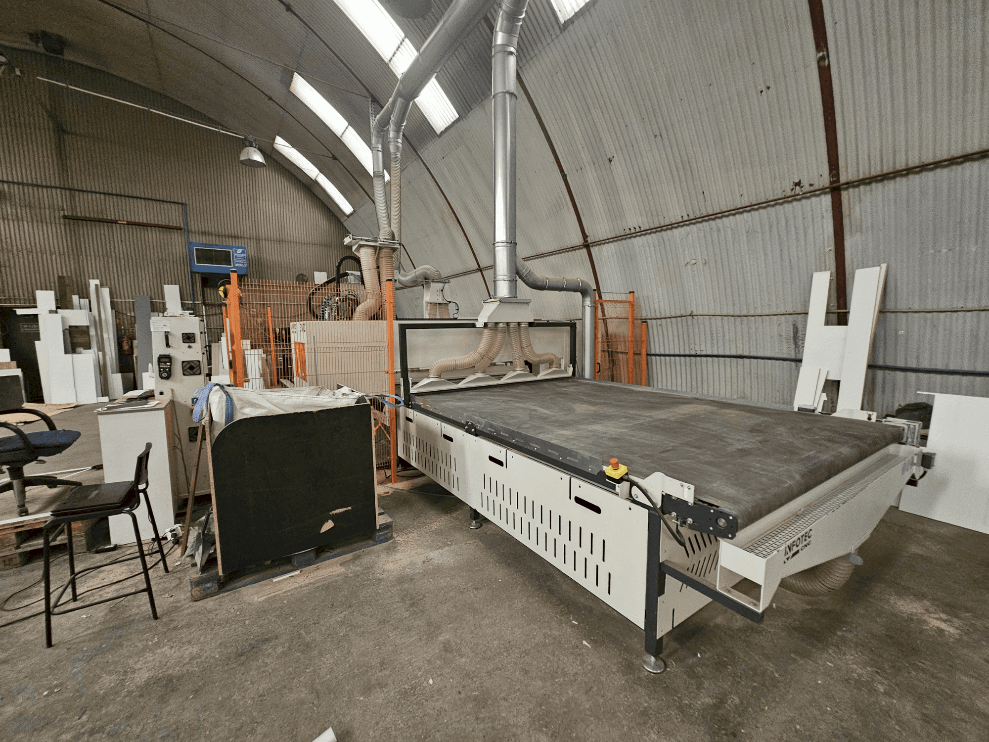 Vista frontale della macchina INFOTEC 3121 PRO EVO