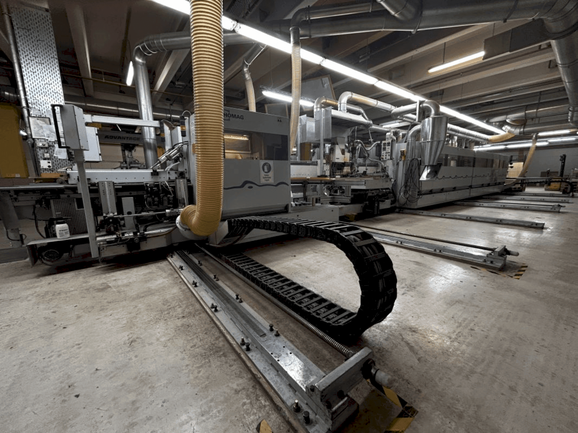 Vista frontale della macchina HOMAG WEEKE PROFI KFL20/29/QA/25