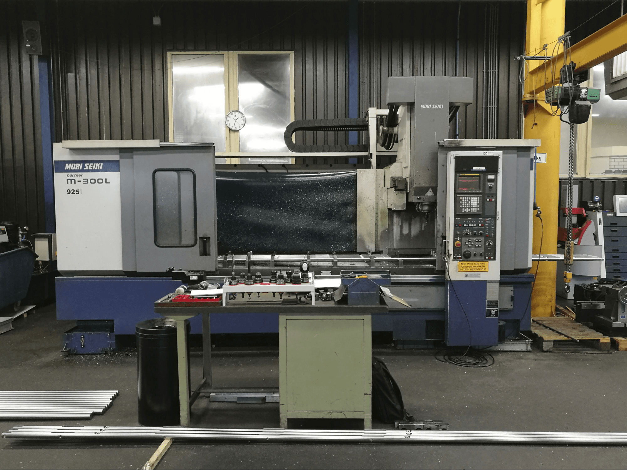 Vista frontale della macchina MORI SEIKI M-300L2