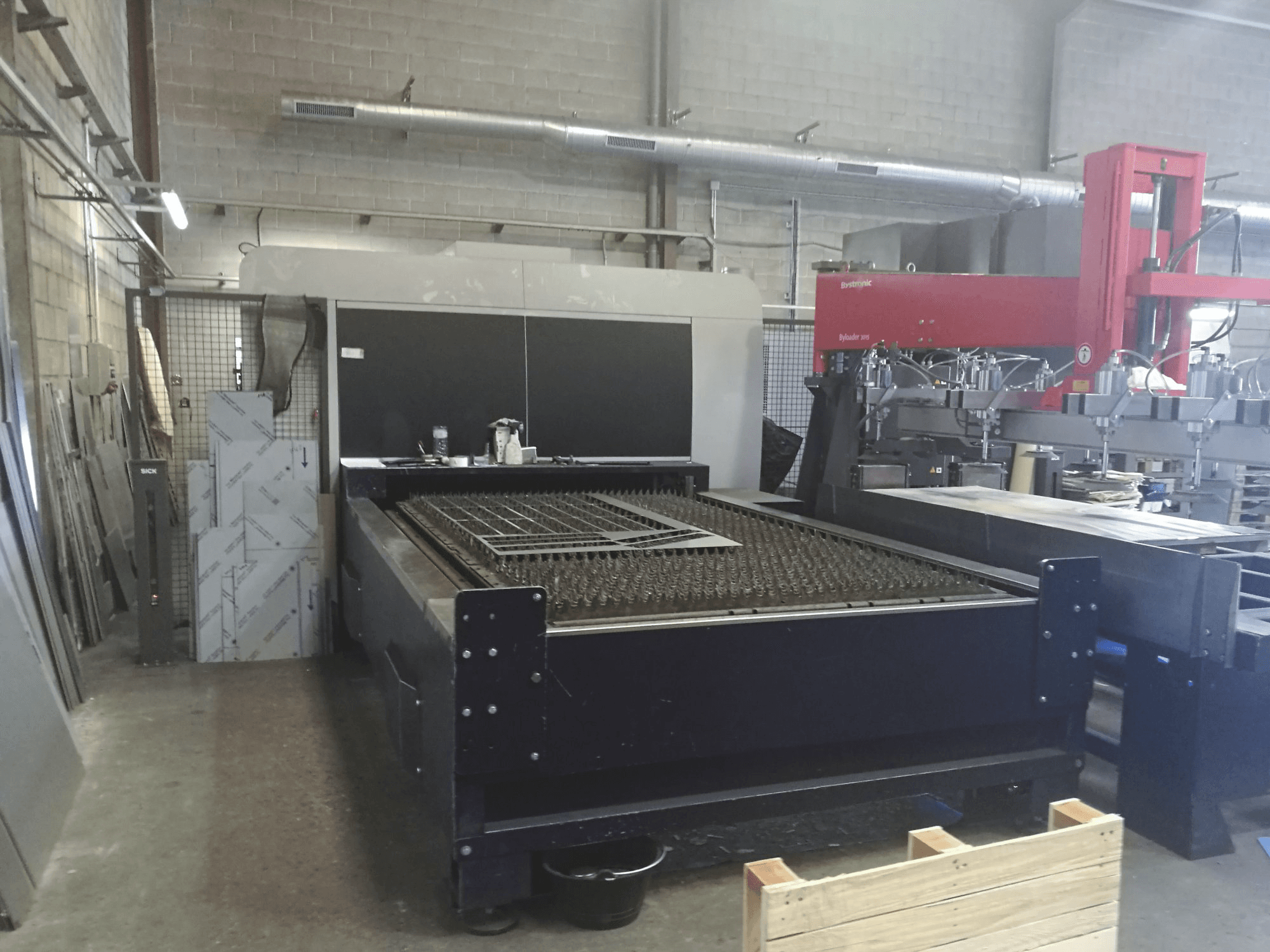 Vista frontale della macchina Bystronic BySprint Fiber 3015
