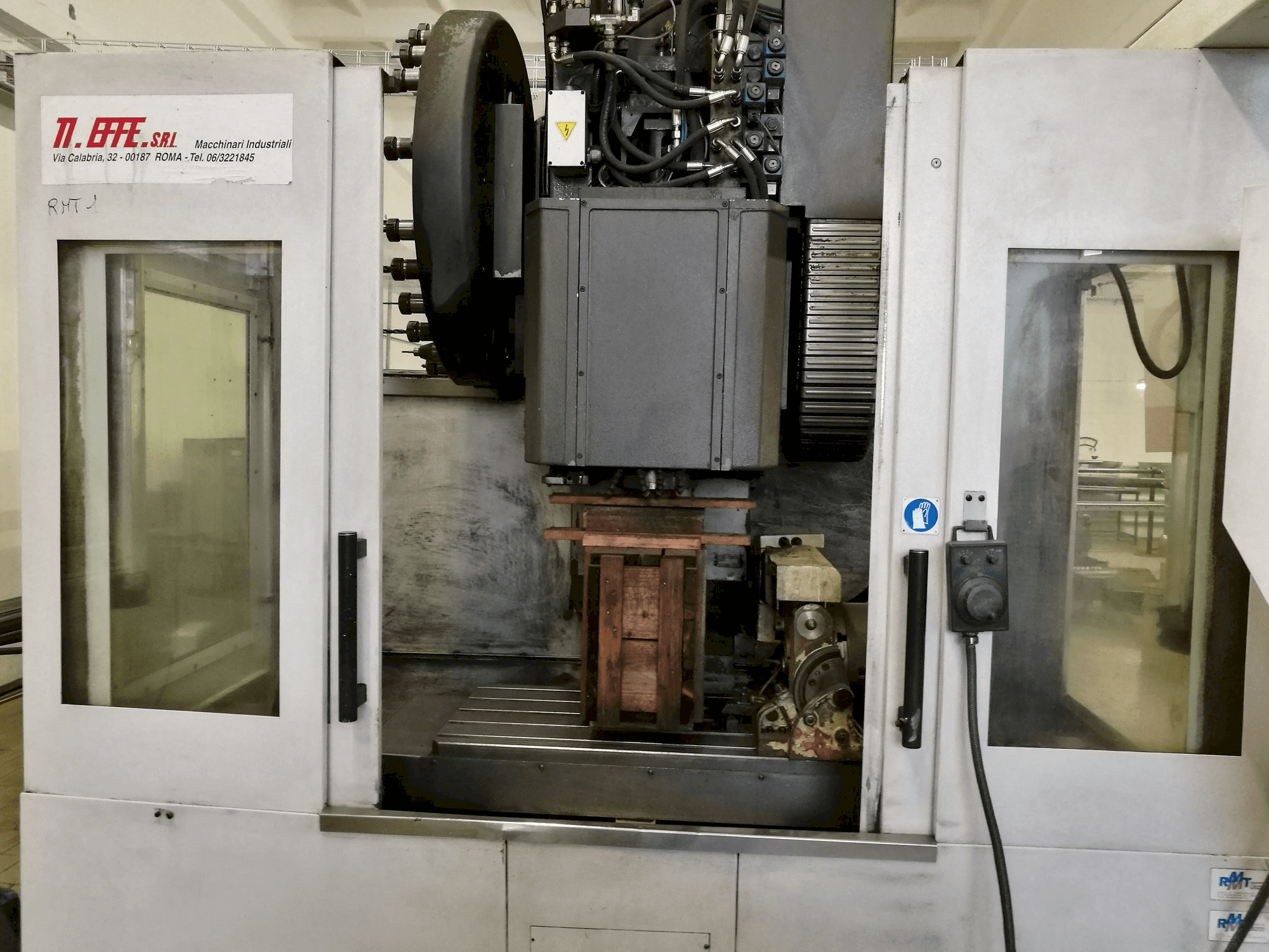 Vista frontale della macchina RMT Kompakt 8