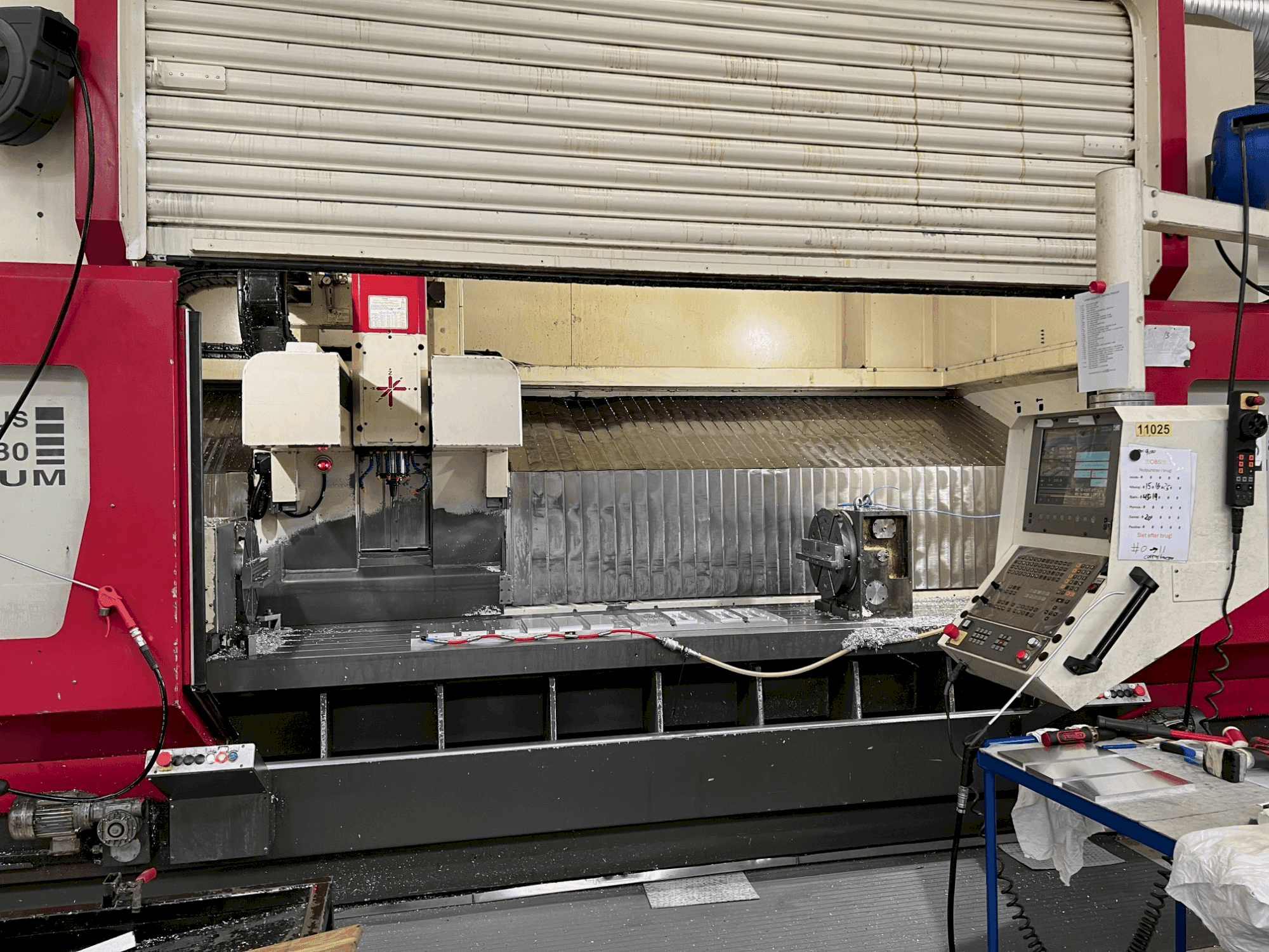 Vista frontale della macchina HEDELIUS CB80M-3200