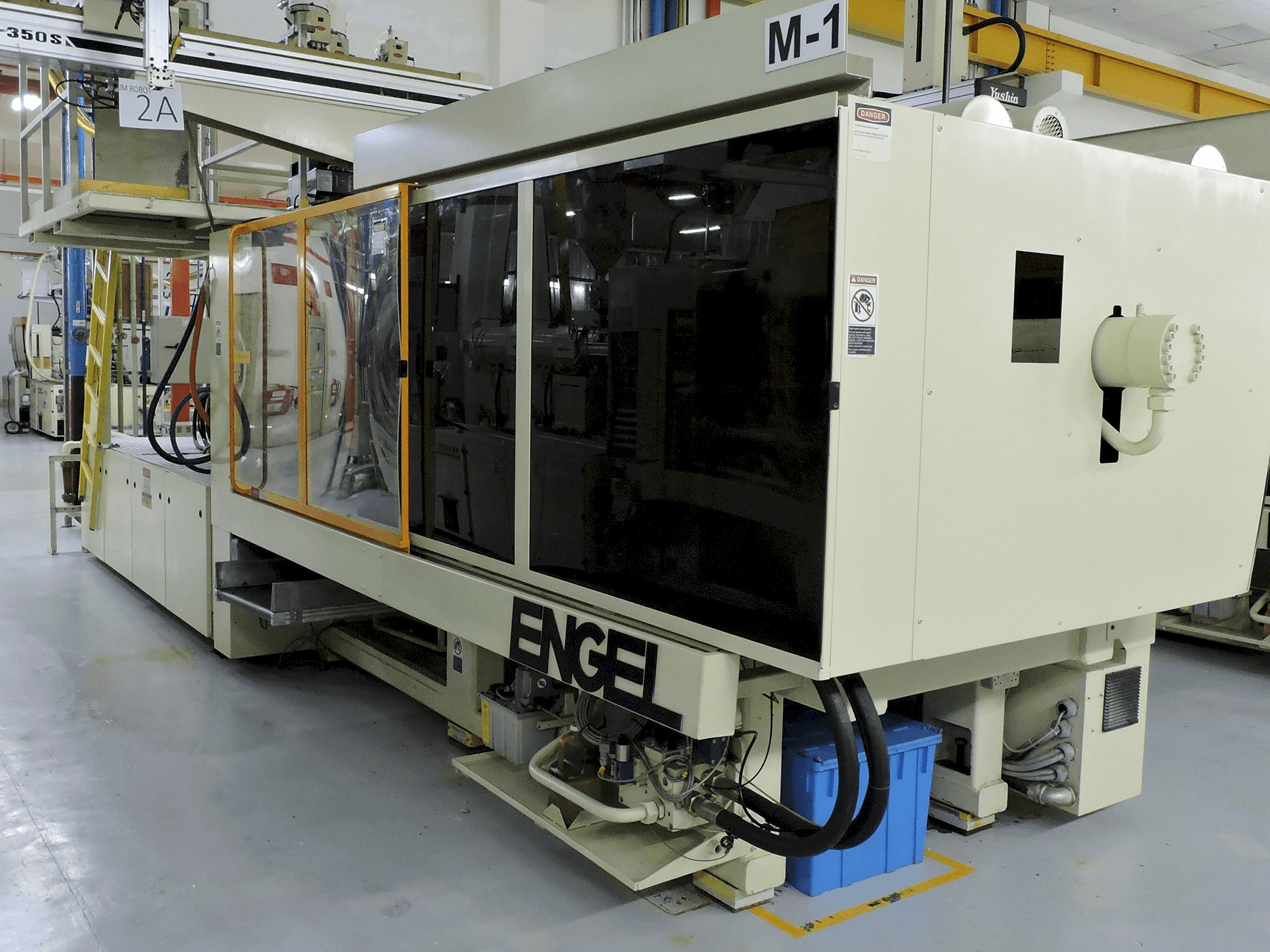 Vista lato destro della macchina ENGEL ES 1300 /450