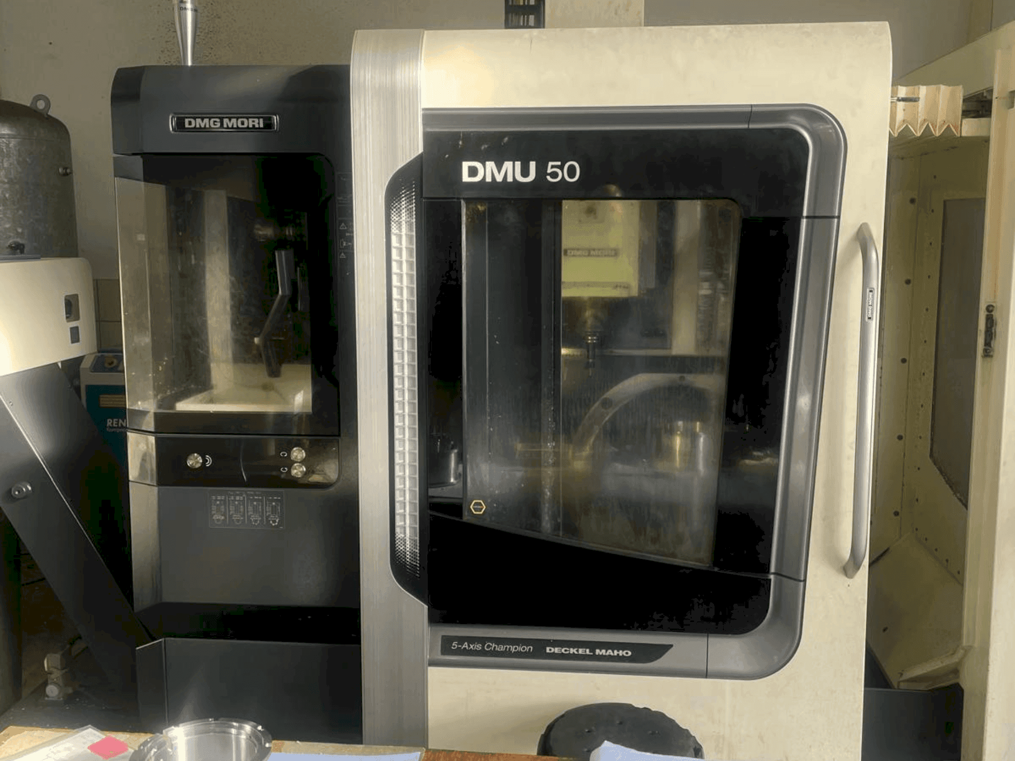 Vista frontale della macchina DMG MORI DMU 50