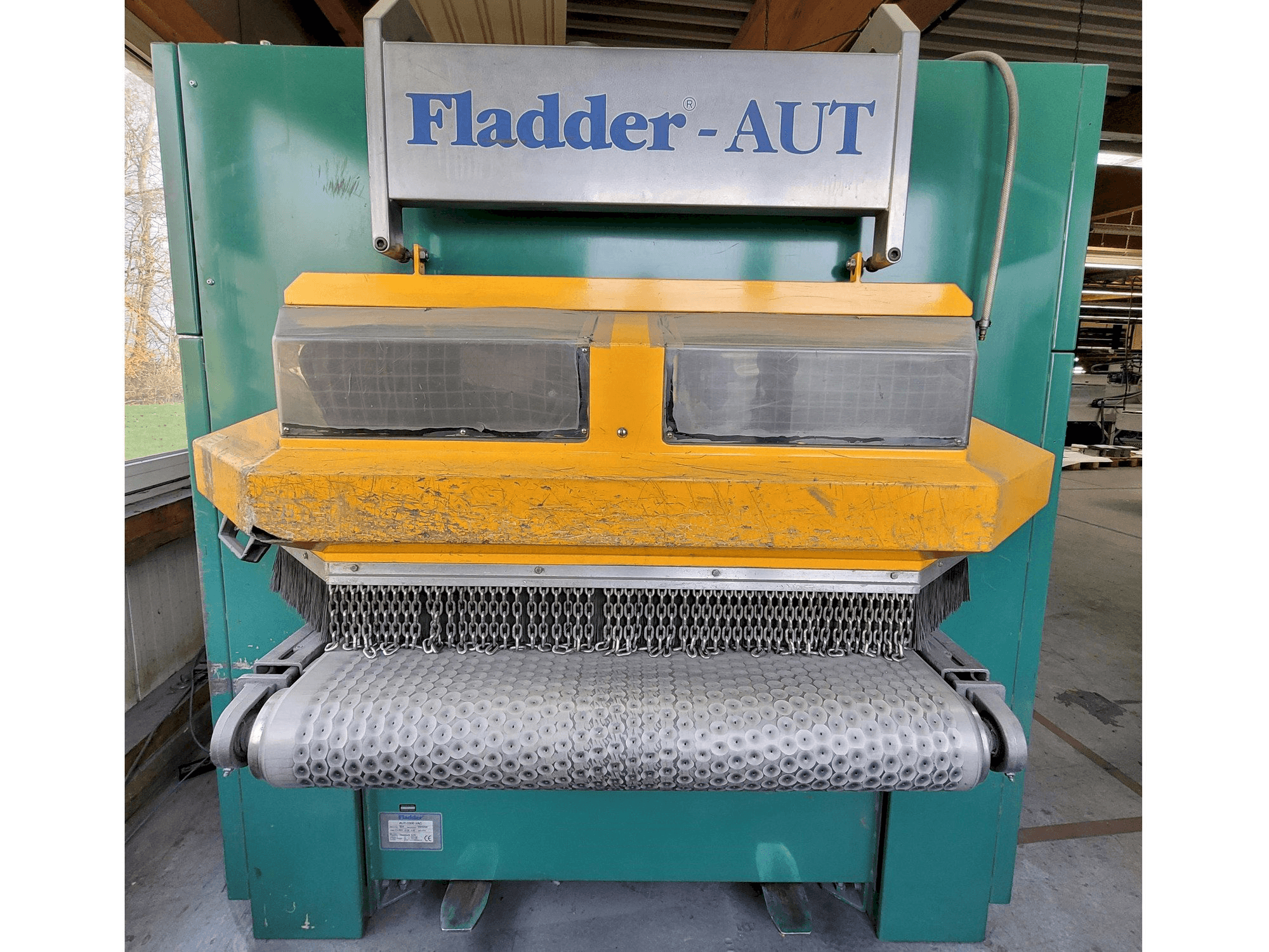 Vista frontale della macchina Fladder AUT-1000 VAC