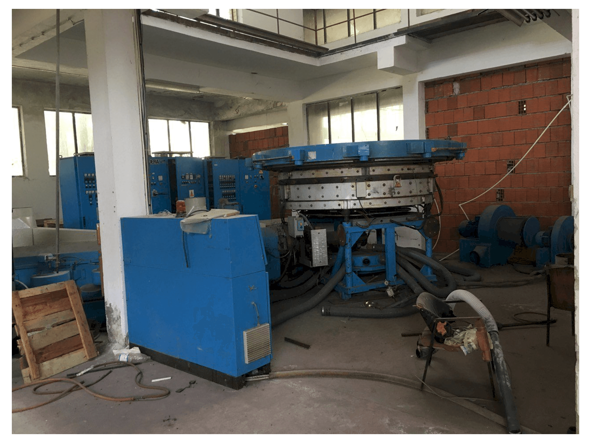 Vista frontale della macchina BANDERA Blow Film Extruder