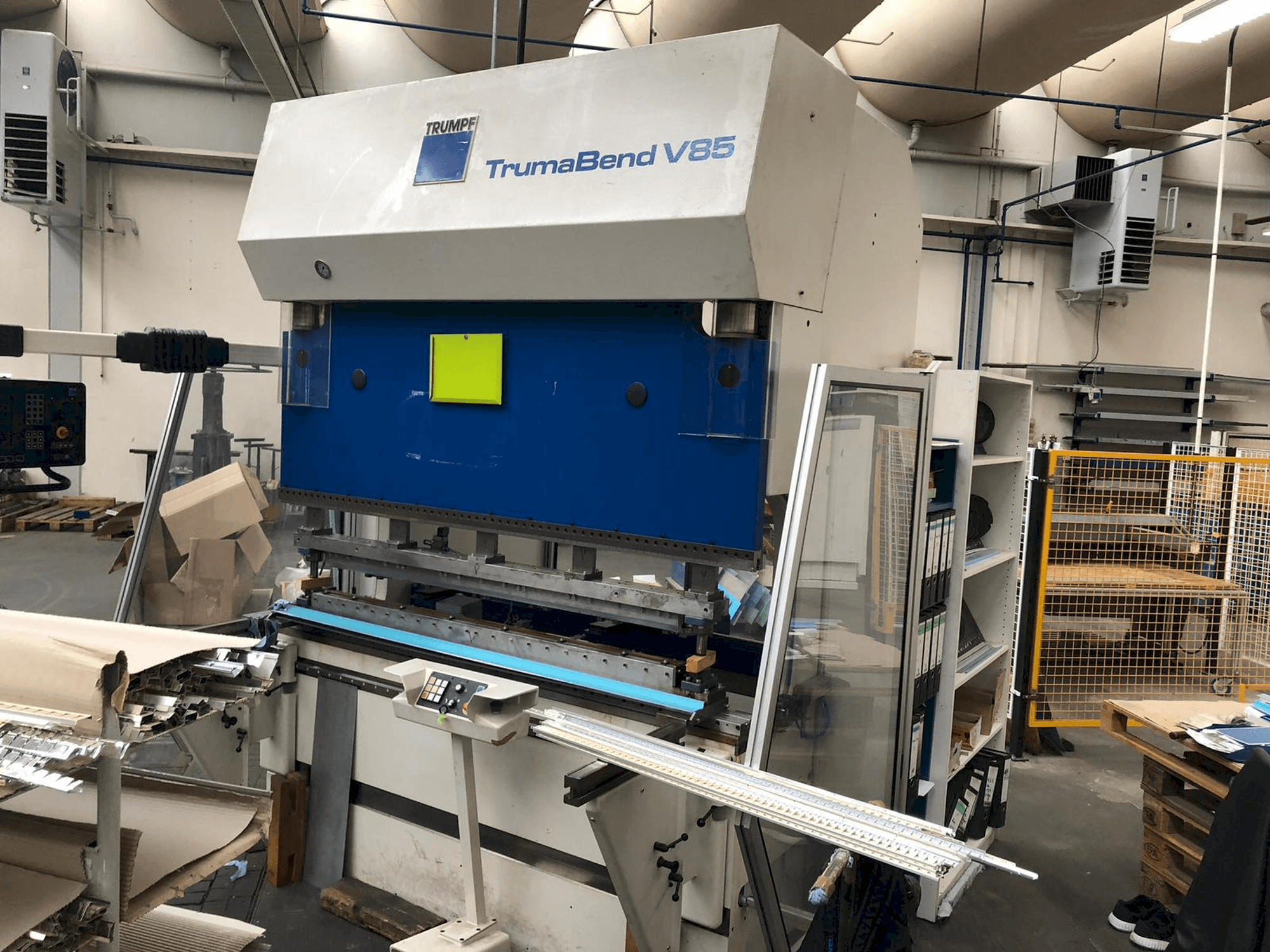 Vista frontale della macchina Trumpf TrumaBend V85