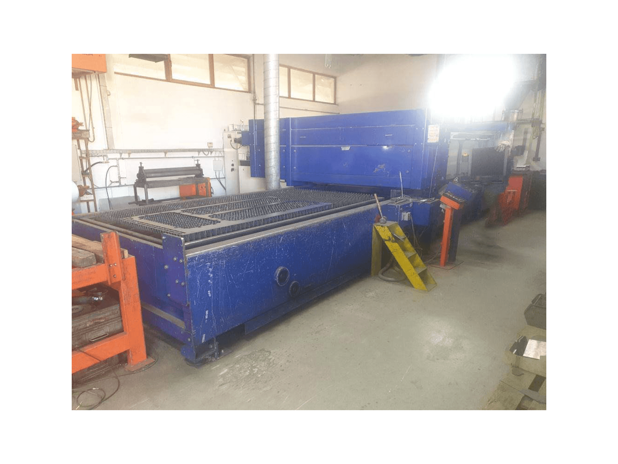 Vista frontale della macchina Bystronic ByStar 3015
