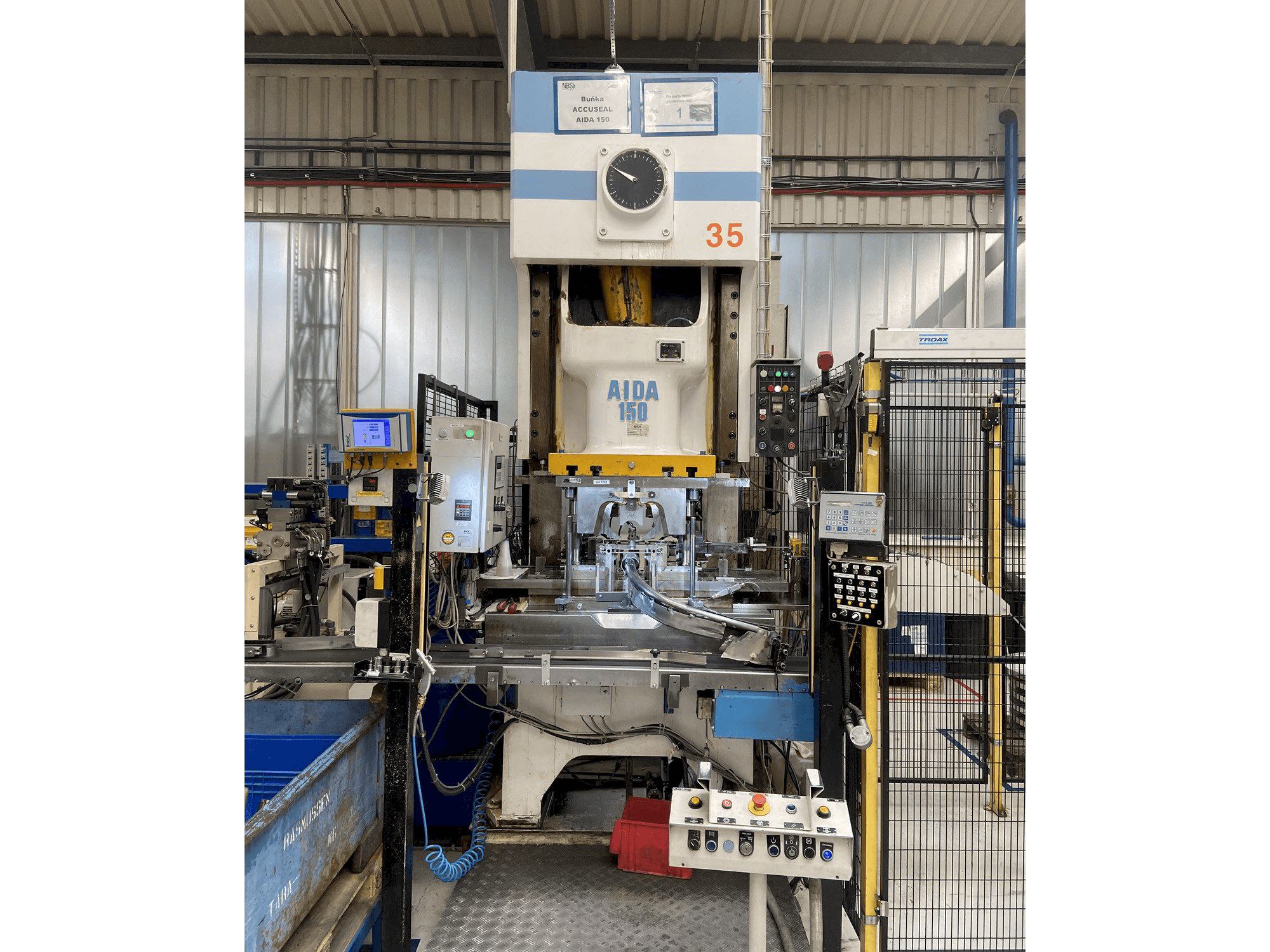 Vista frontale della macchina AIDA NC1-150(2) (1996)