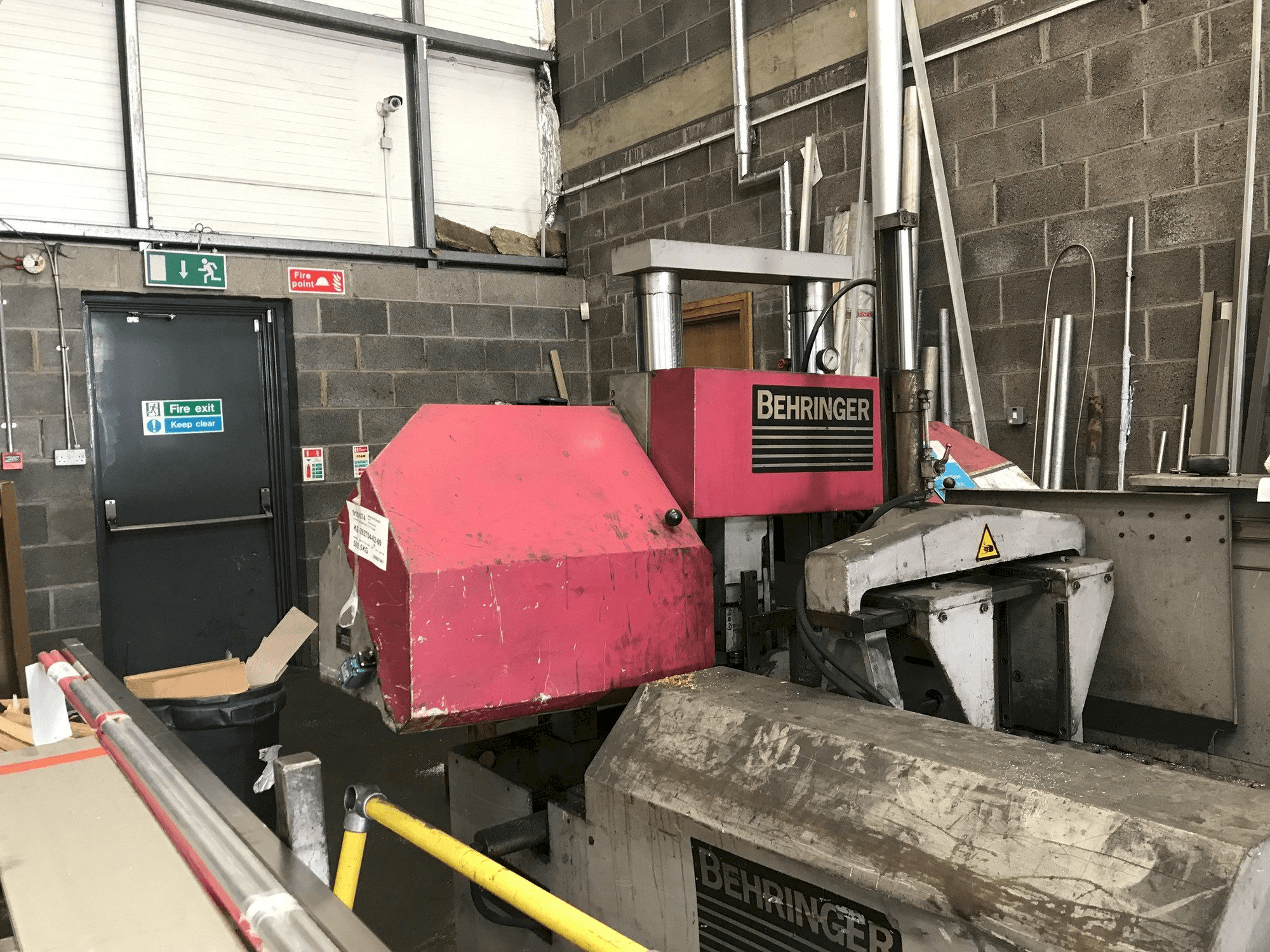 Vista frontale della macchina Behringer HBP303A
