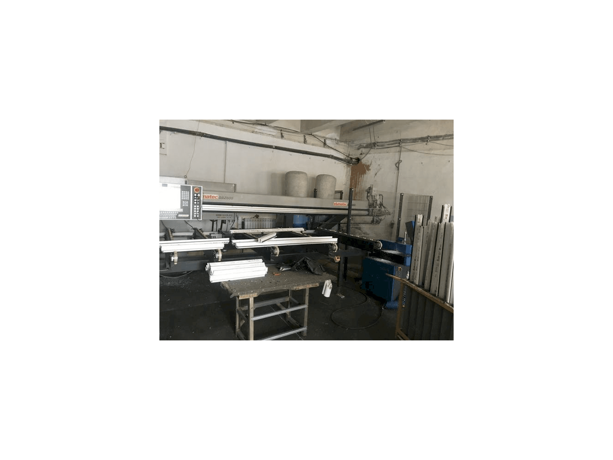 Vista frontale della macchina Elumatec SBZ 608