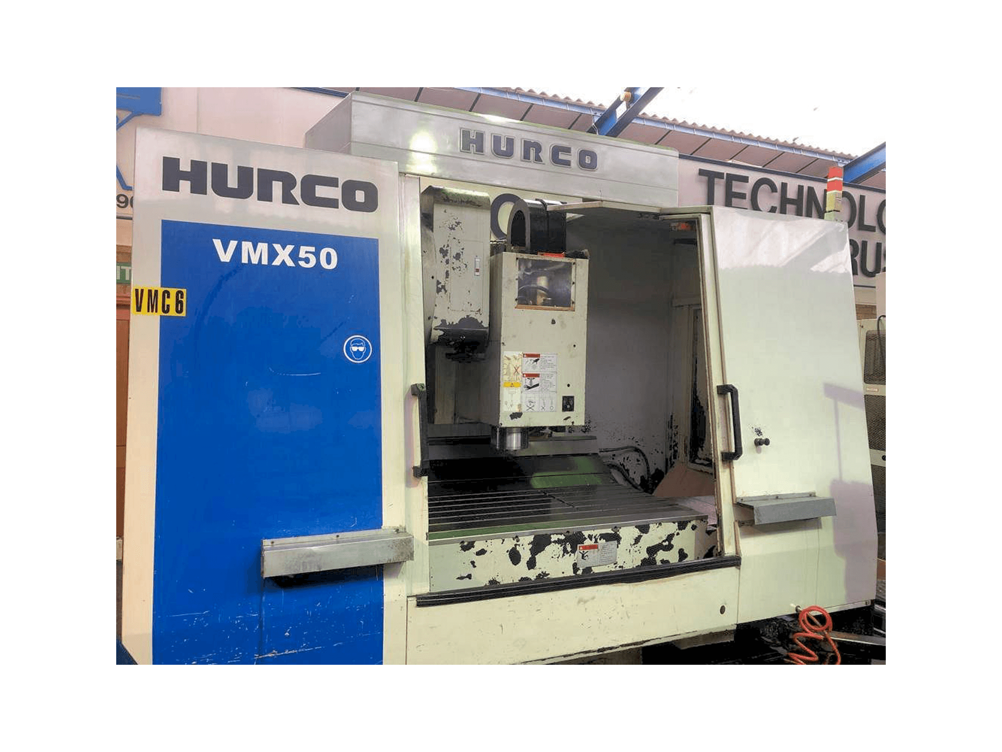 Vista frontale della macchina Hurco VMX 50/40T