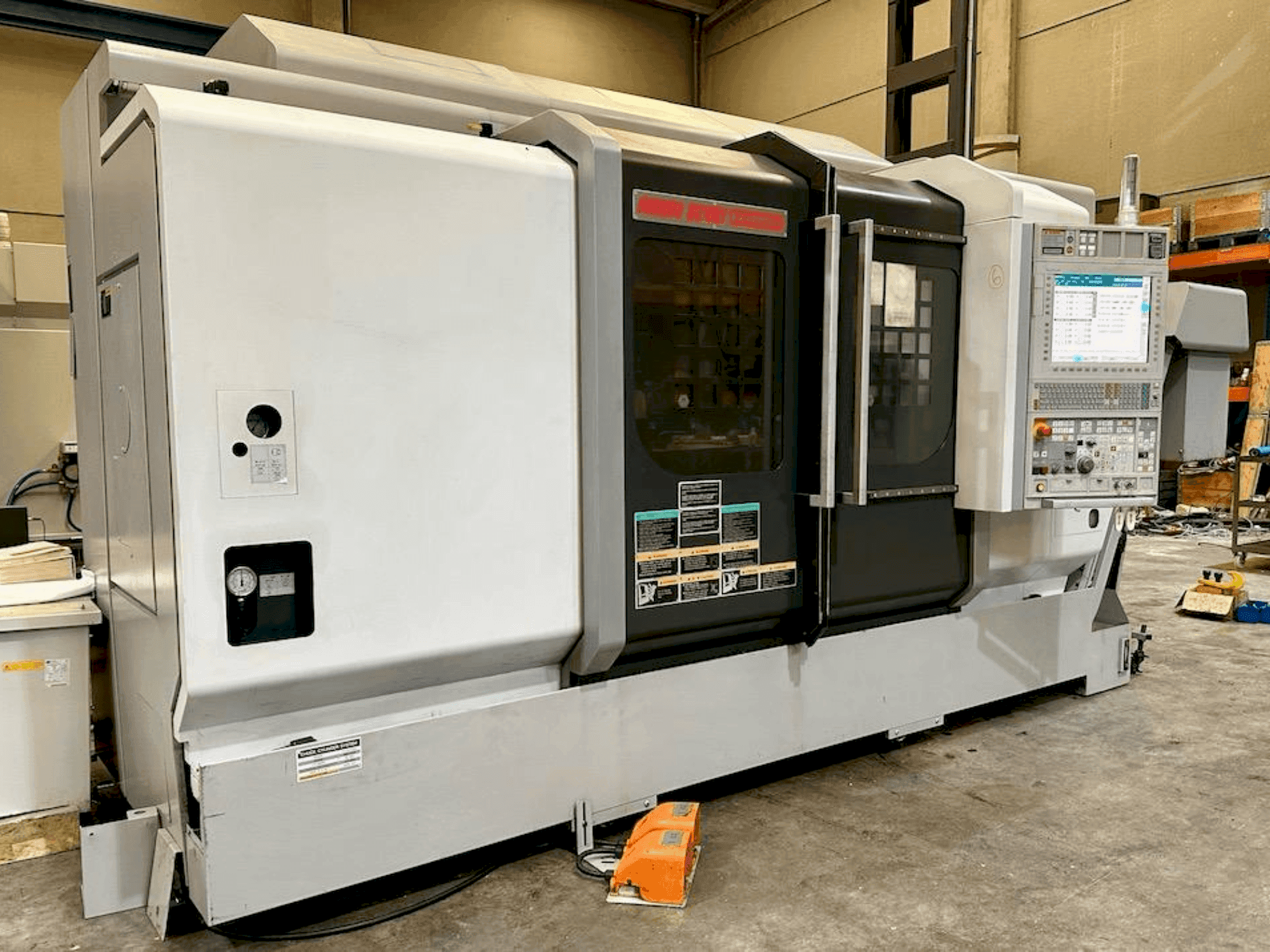 Vista frontale della macchina MORI SEIKI NZX 2500/1000Y