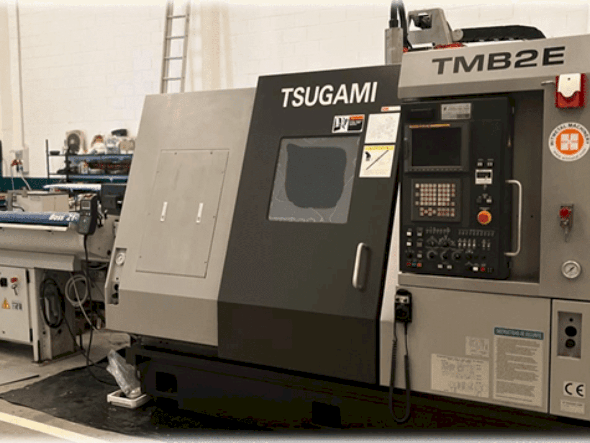 Vista frontale della macchina TSUGAMI TMB 2E