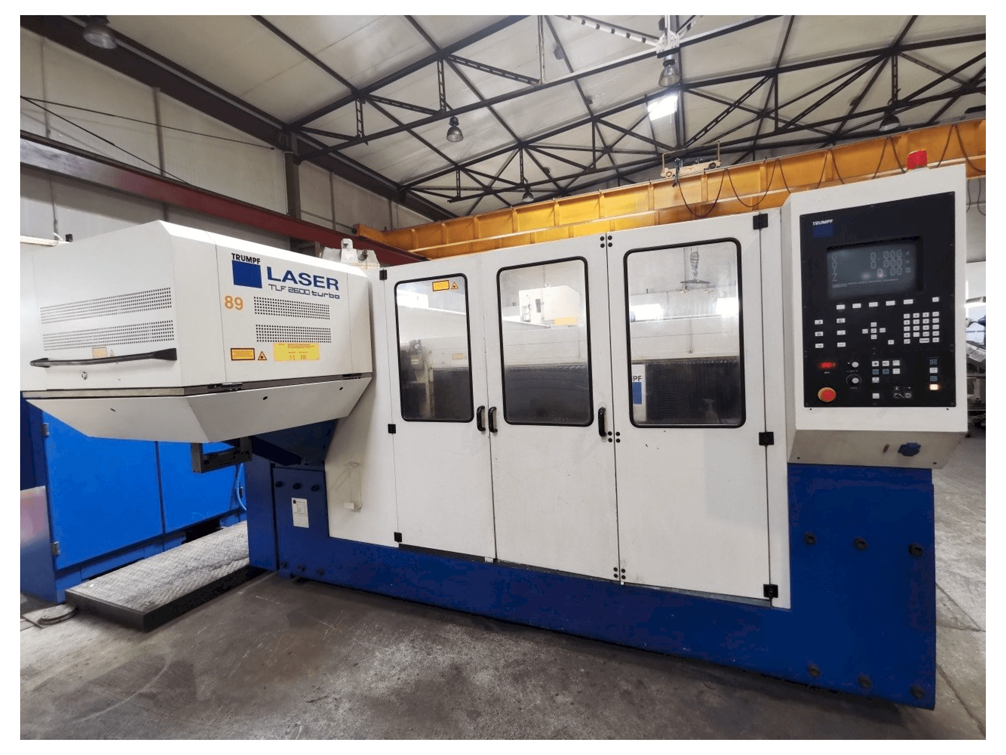 Vista frontale della macchina Trumpf Trumatic L 4030