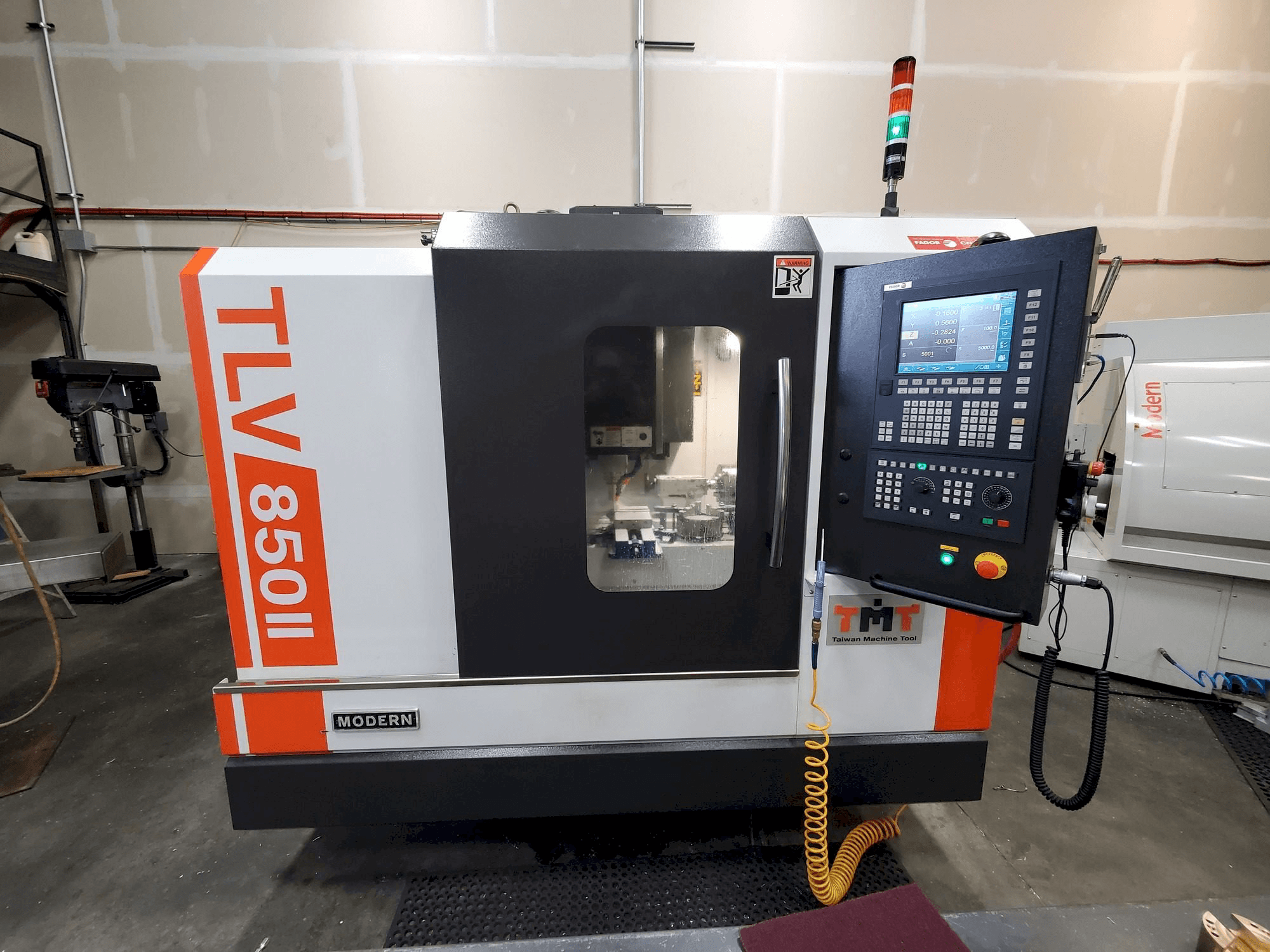 Vista frontale della macchina Modern TLV-85011