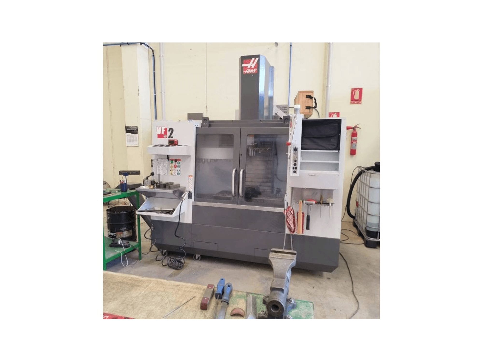 Vista frontale della macchina HAAS VF-2