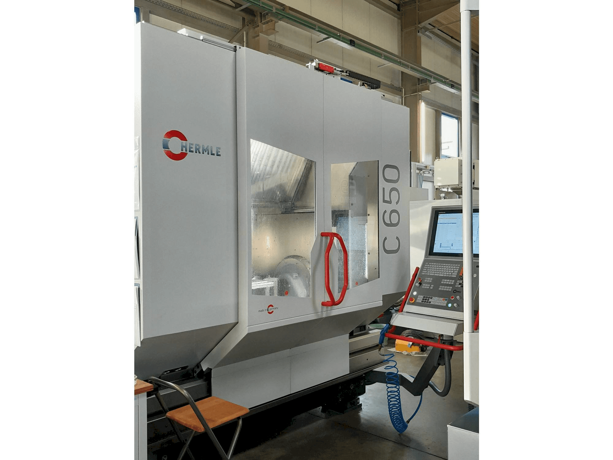 Vista frontale della macchina HERMLE C650 U