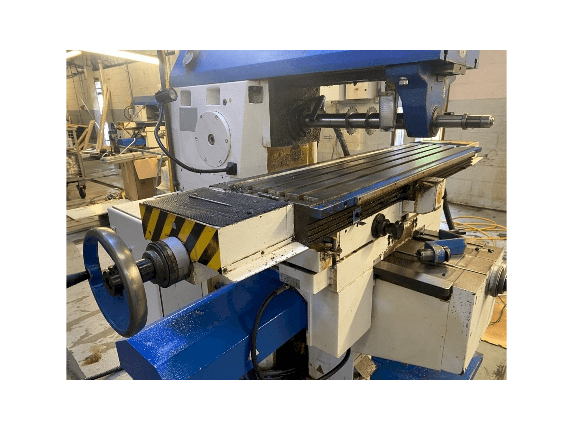 Vista frontale della macchina TOS Olomouc FGU 32