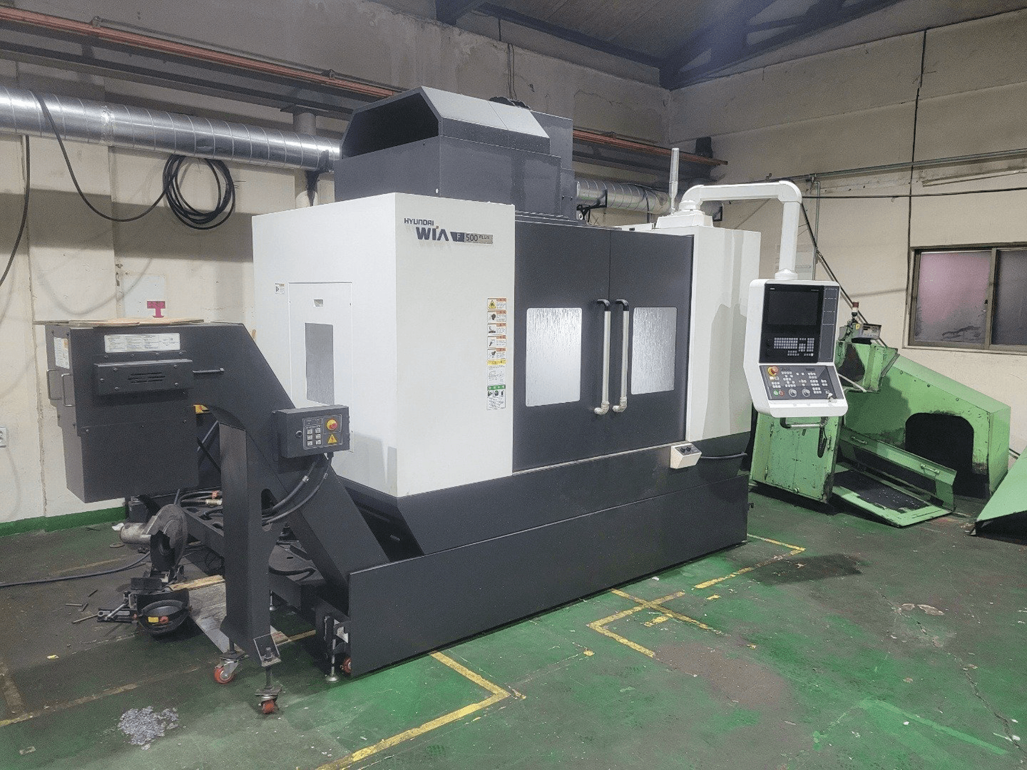 Vista frontale della macchina Hyundai Wia F500 PLUS