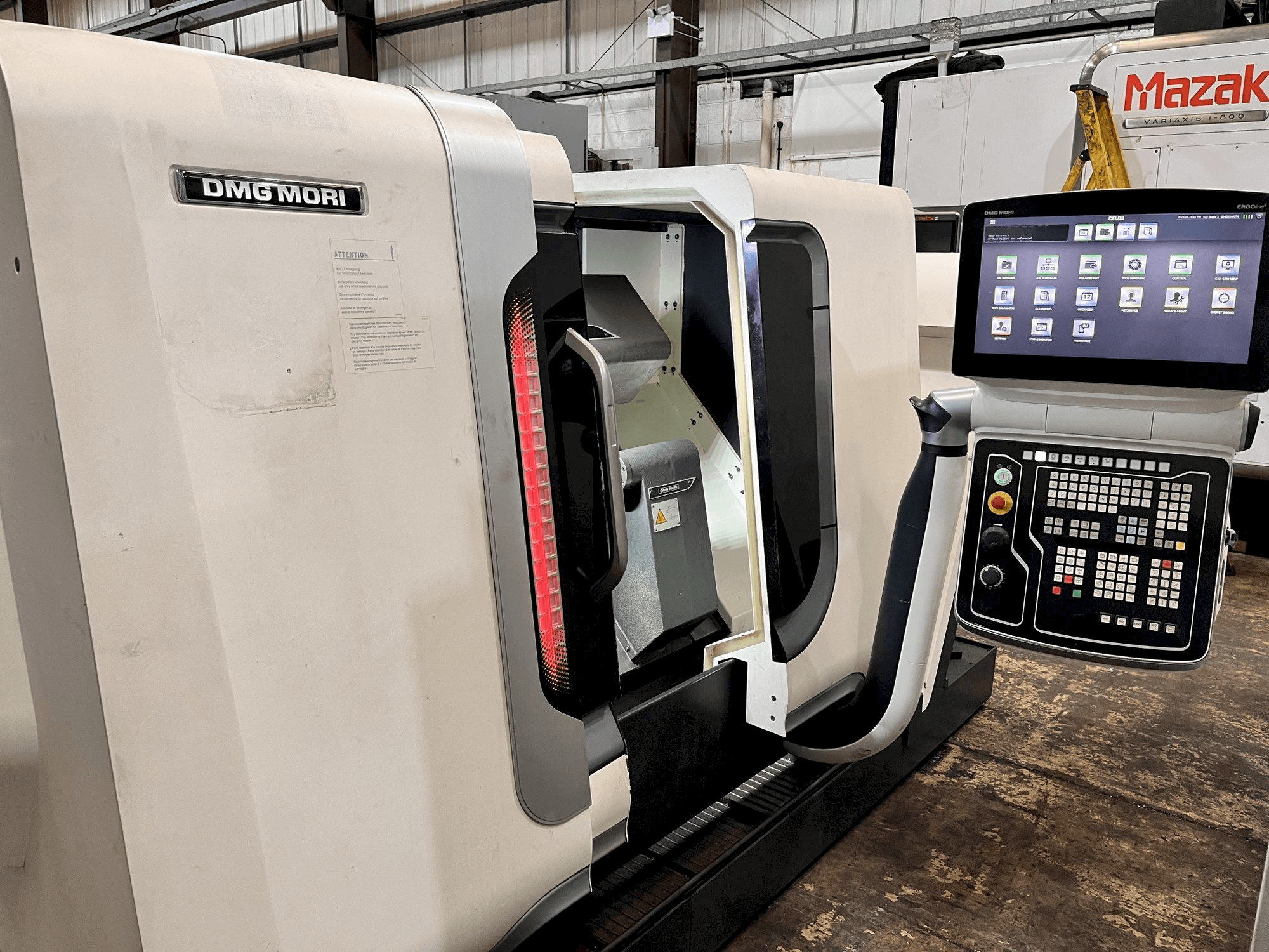 Vista frontale della macchina DMG CTX ALPHA 300