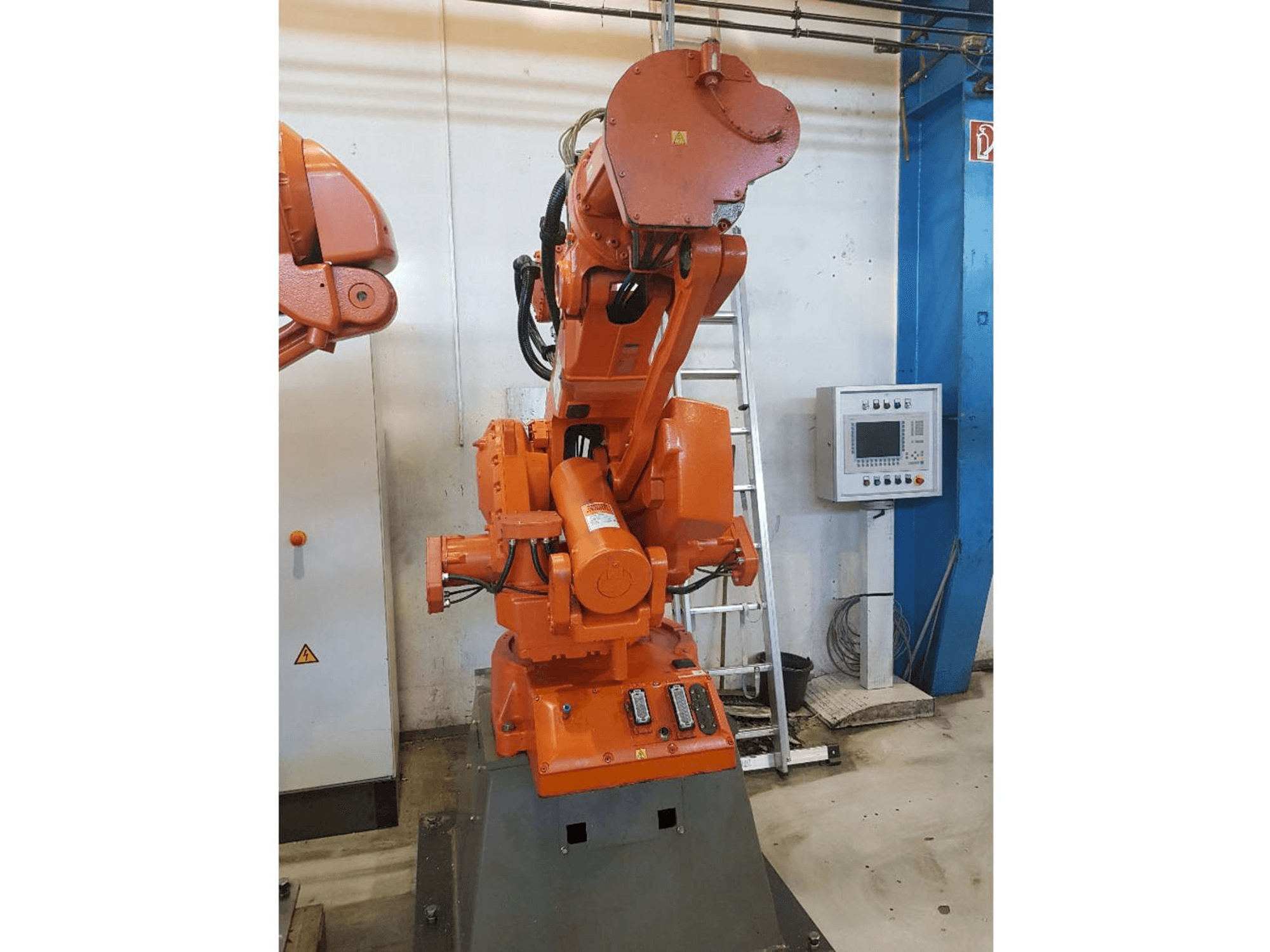 Vista frontale della macchina ABB IRB 6400 RM 2000