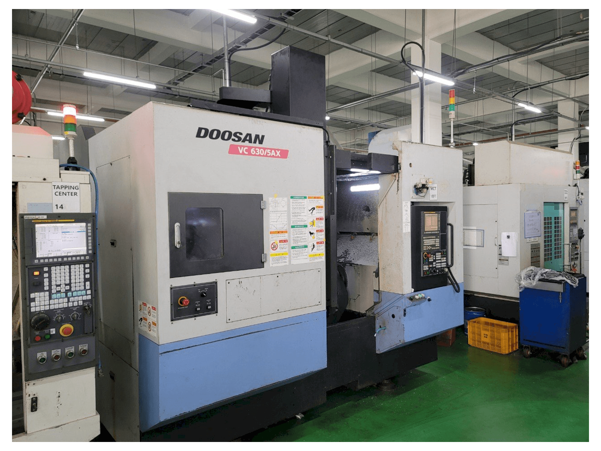 Vista frontale della macchina Doosan VC 630/5AX