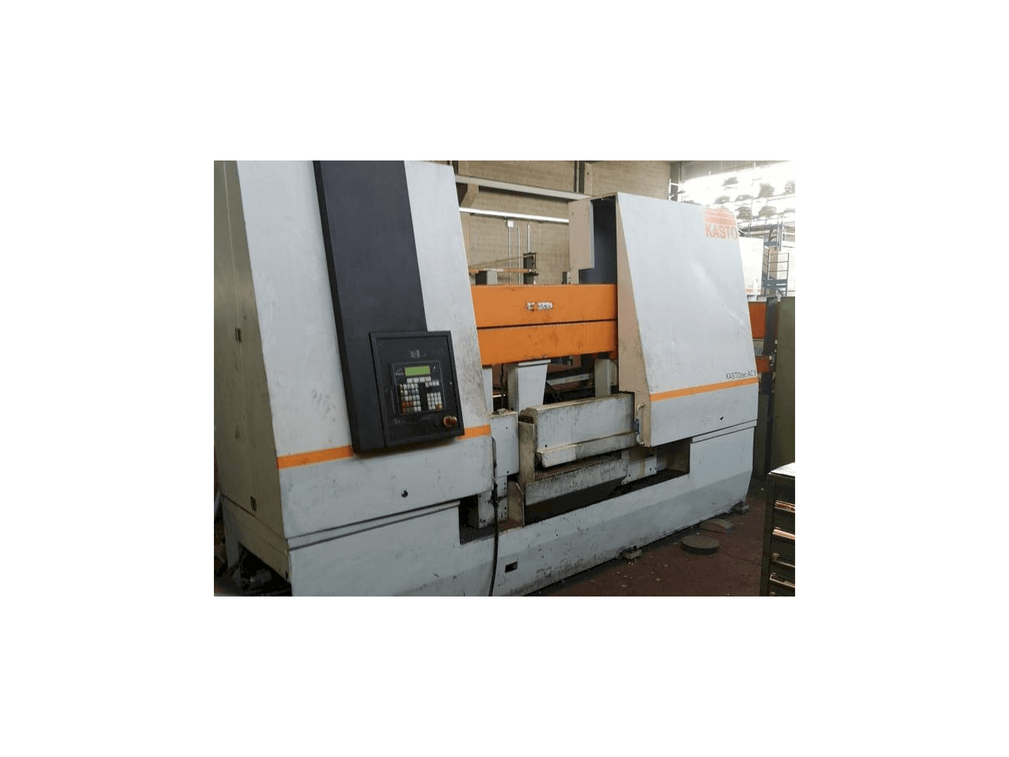 Vista laterale sinistra della macchina KASTO AC5