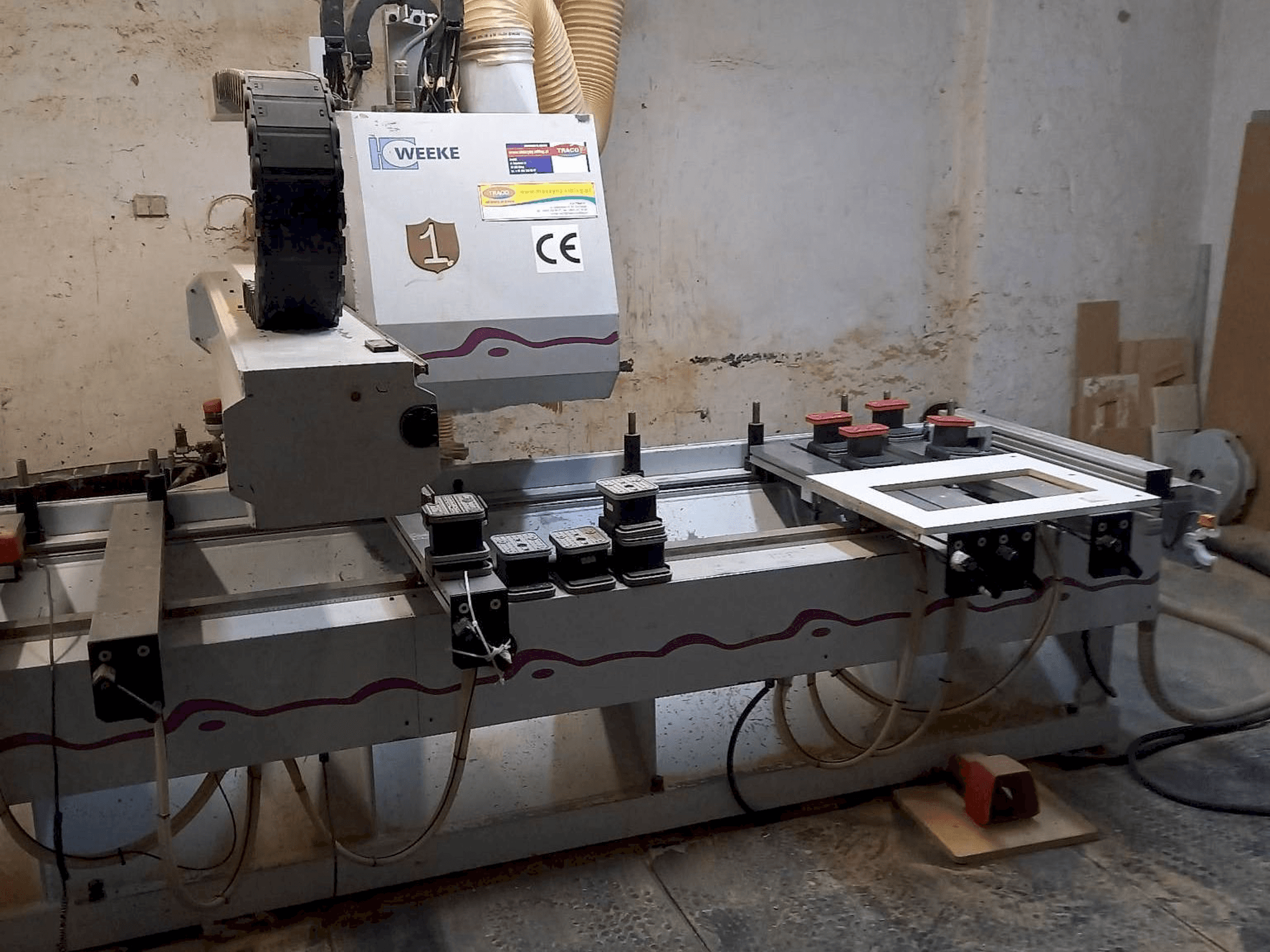 Vista frontale della macchina Weeke Optimat BHC 280