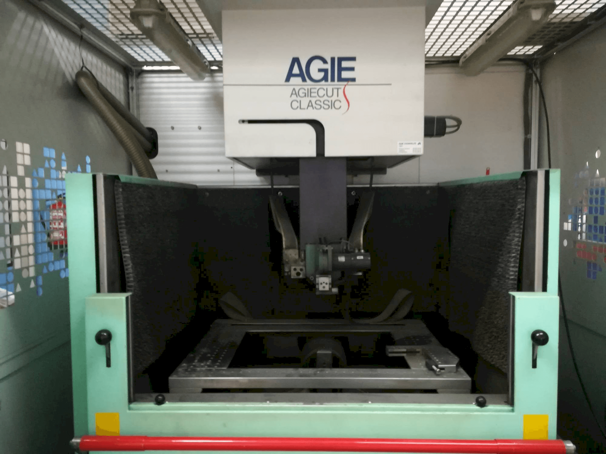 Vista frontale della macchina AGIE Agiecut Classic 3S